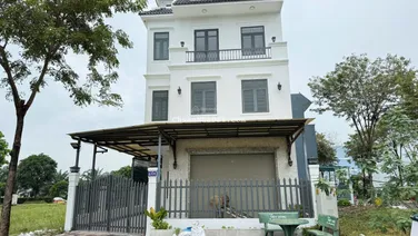 BÁN NHÀ KHU ĐÔ THỊ NĂM SAO 360m2 giá 6ty5 (thương lượng) Lh: 0931 112 ***