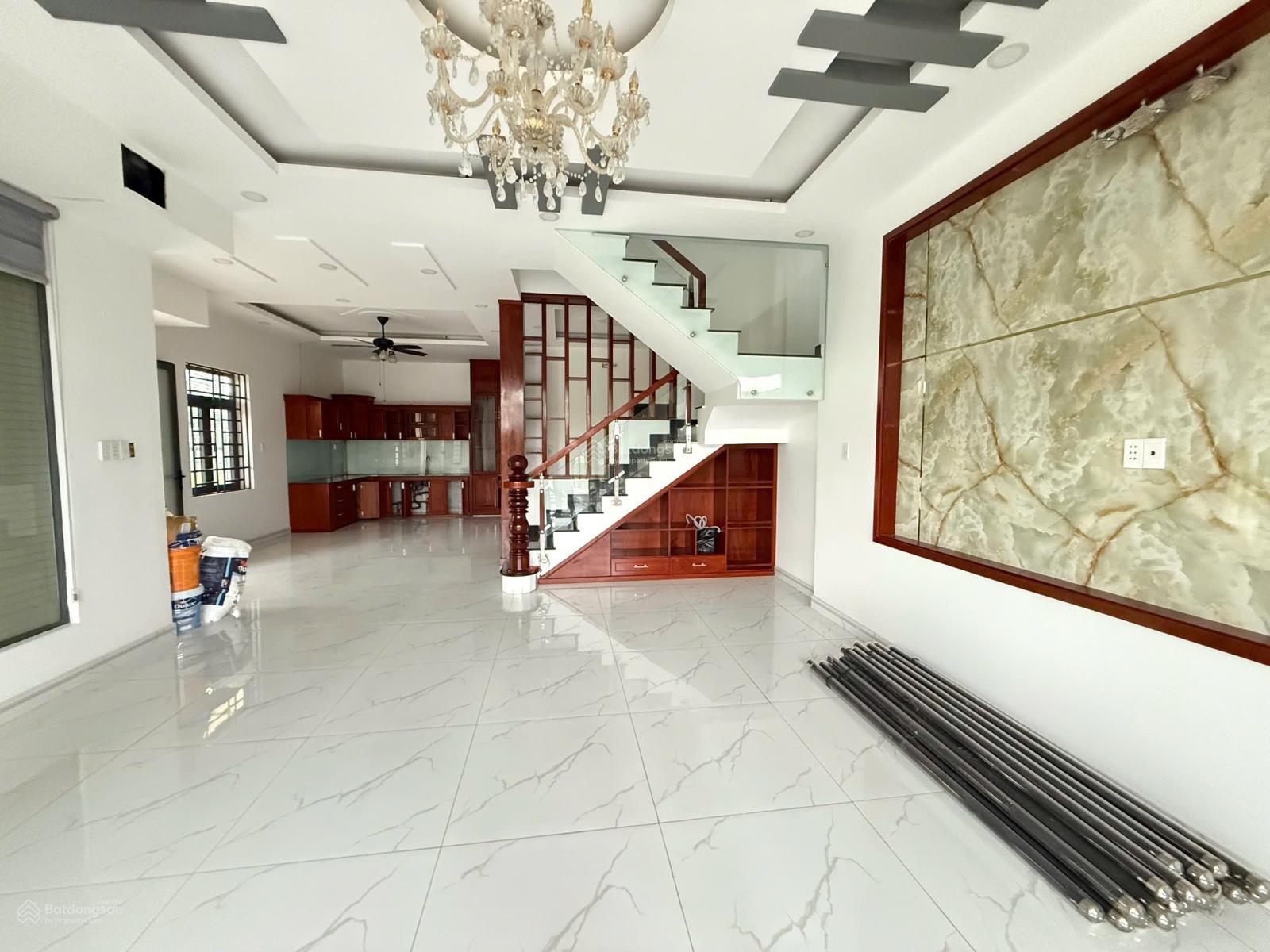 BÁN NHÀ KHU ĐÔ THỊ NĂM SAO 360m2 giá 6ty5 (thương lượng) Lh: 0931 112 ***