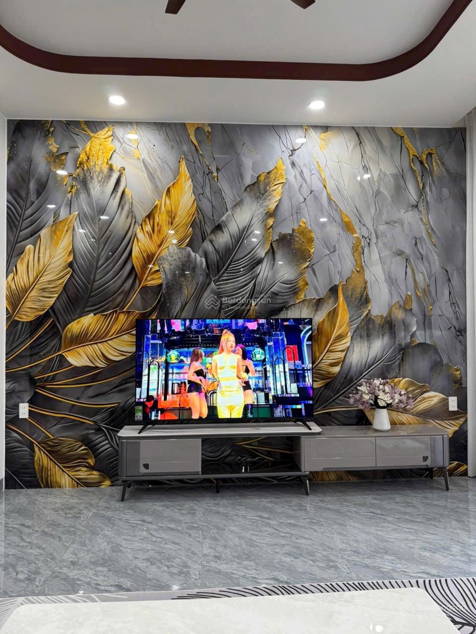 Bán nhà 3 tầng mới xây KĐT Hà Quang 2 thiết kế tân cổ điển, đầy đủ nội thất xịn xò. Hướng Đông