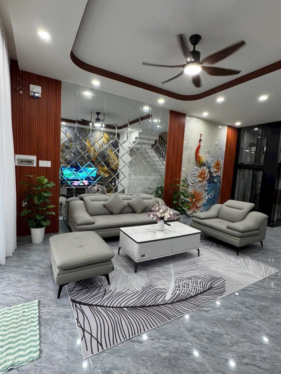 Bán nhà 3 tầng mới xây KĐT Hà Quang 2 thiết kế tân cổ điển, đầy đủ nội thất xịn xò. Hướng Đông