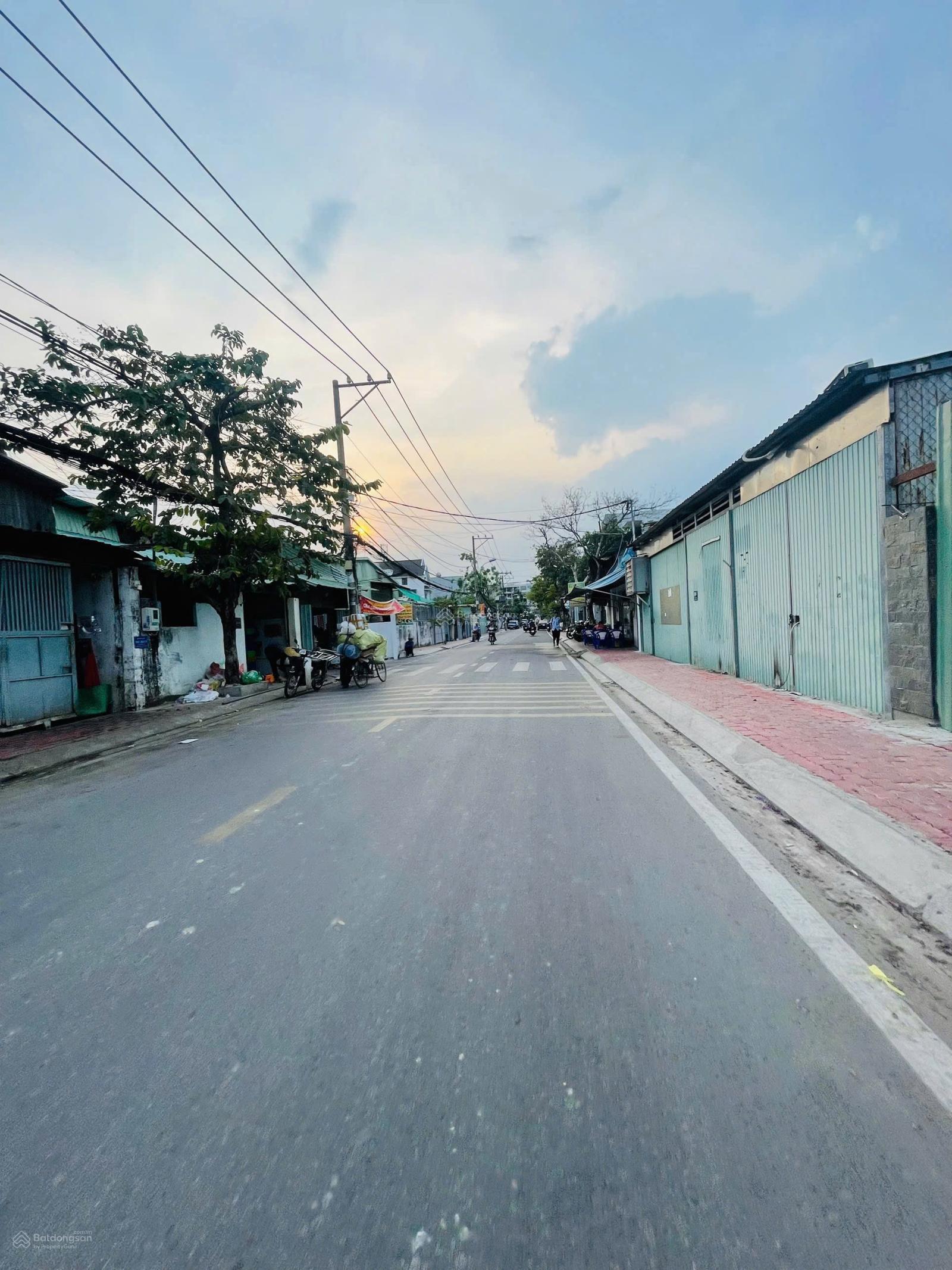 70 triệu/m2, đất mặt tiền, xây được hầm 6 tầng, sát Phạm Văn Đồng, Vành Đai 2, 266.6m2 ngang 7m