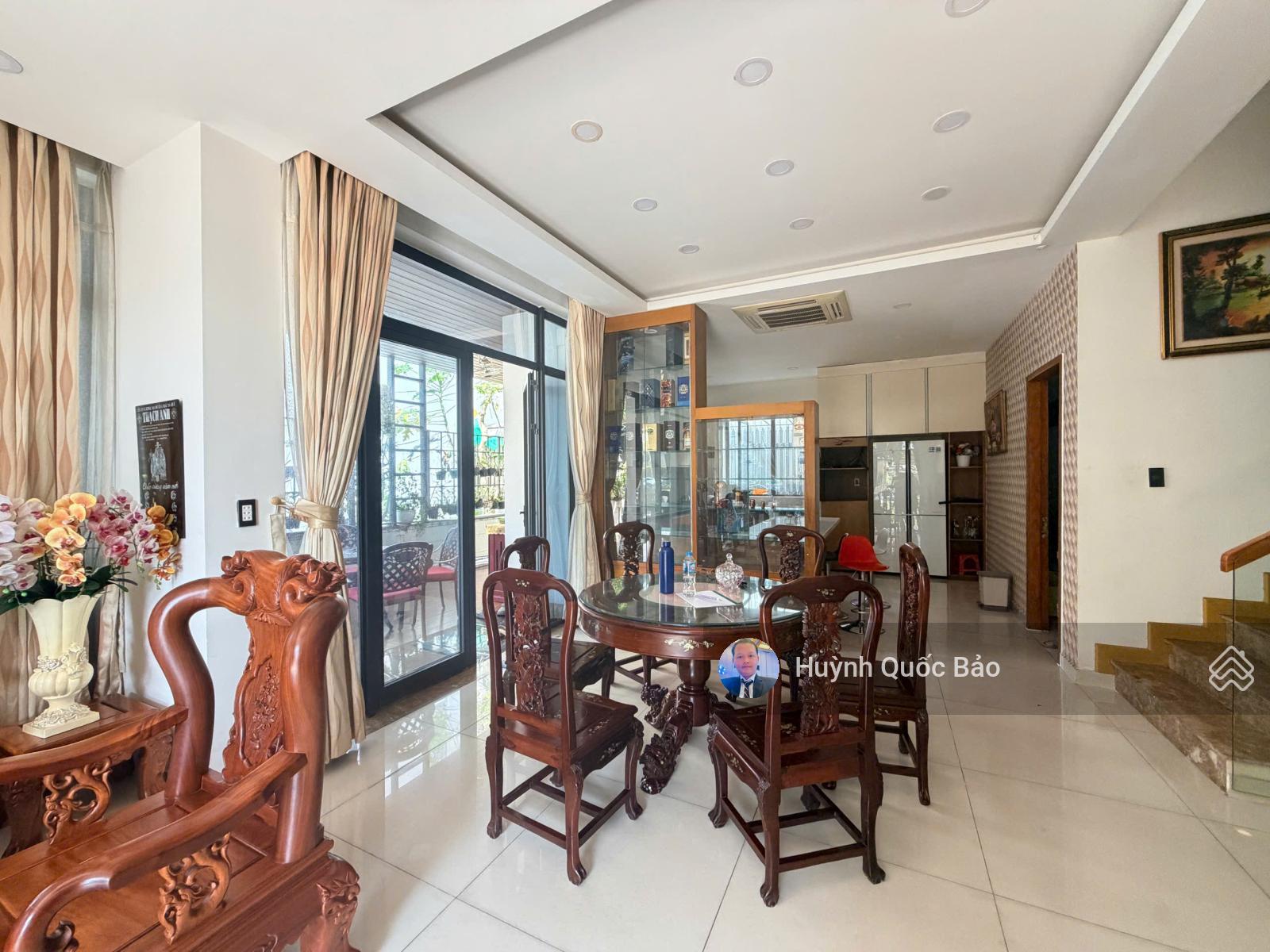 Cho thuê biệt thự J5 Lucasta 203m2, sân vườn riêng, giá 35tr/tháng