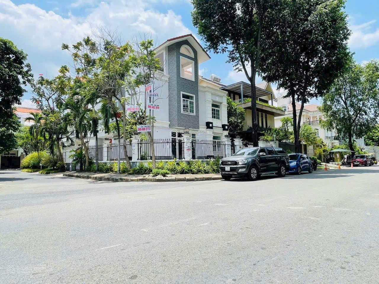 Bán villa 889m2 số 59 Phạm Thái Bường. Khu Cảnh Đồi PMH. TP. HCM. Hầm 3 lầu. Giá 125 tỷ. 0906 973 ***