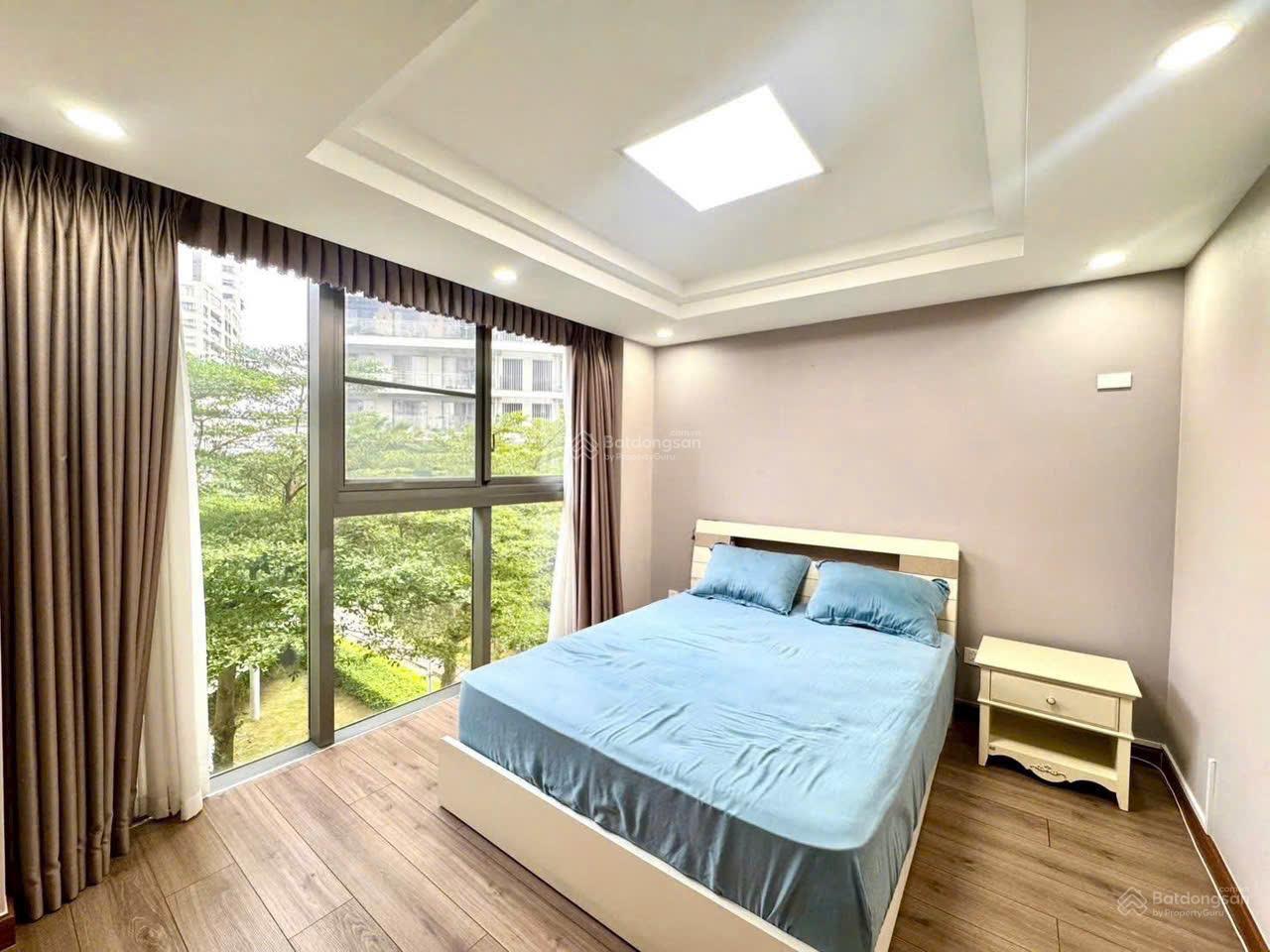 GẤP. Chủ gửi bán gấp trong tháng căn hộ Riverpark Premier, view sông và hồ bơi 130m2 giá 18 tỷ