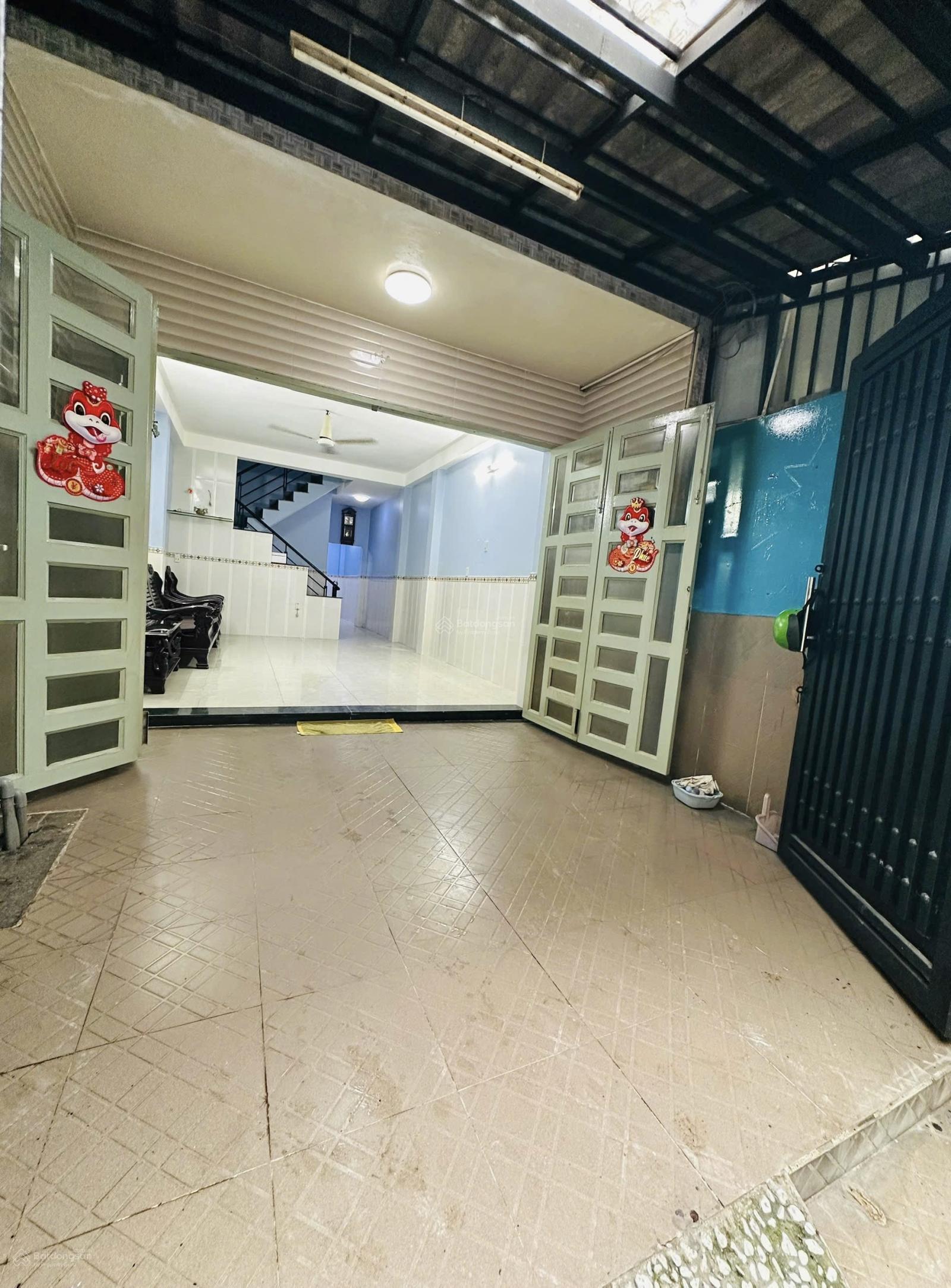 Dành cho anh/chị không thích nhà đẹp mê diện tích to 63m2 3 tầng lầu - chính chủ lâu đời - 4 PN