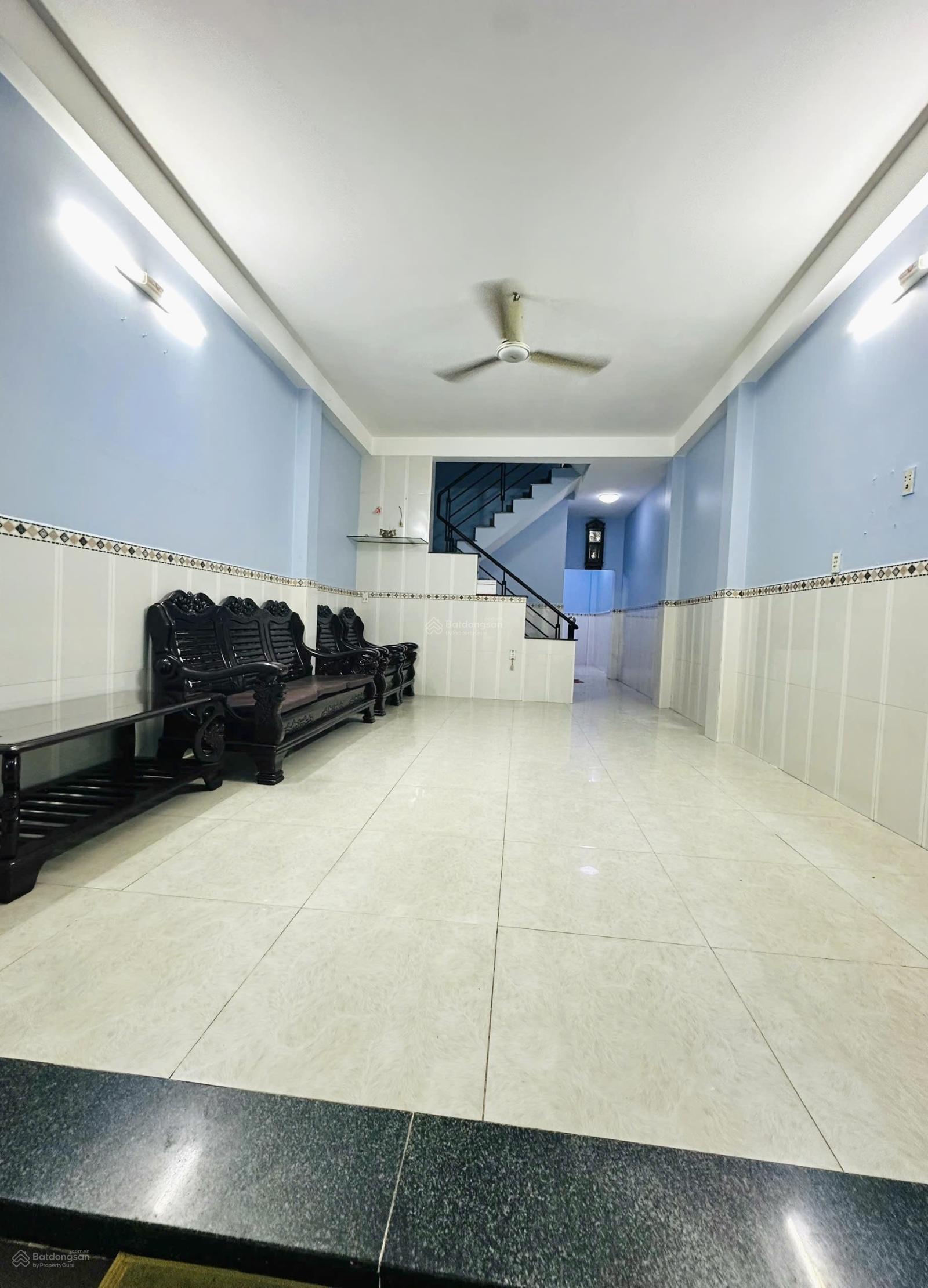 Dành cho anh/chị không thích nhà đẹp mê diện tích to 63m2 3 tầng lầu - chính chủ lâu đời - 4 PN