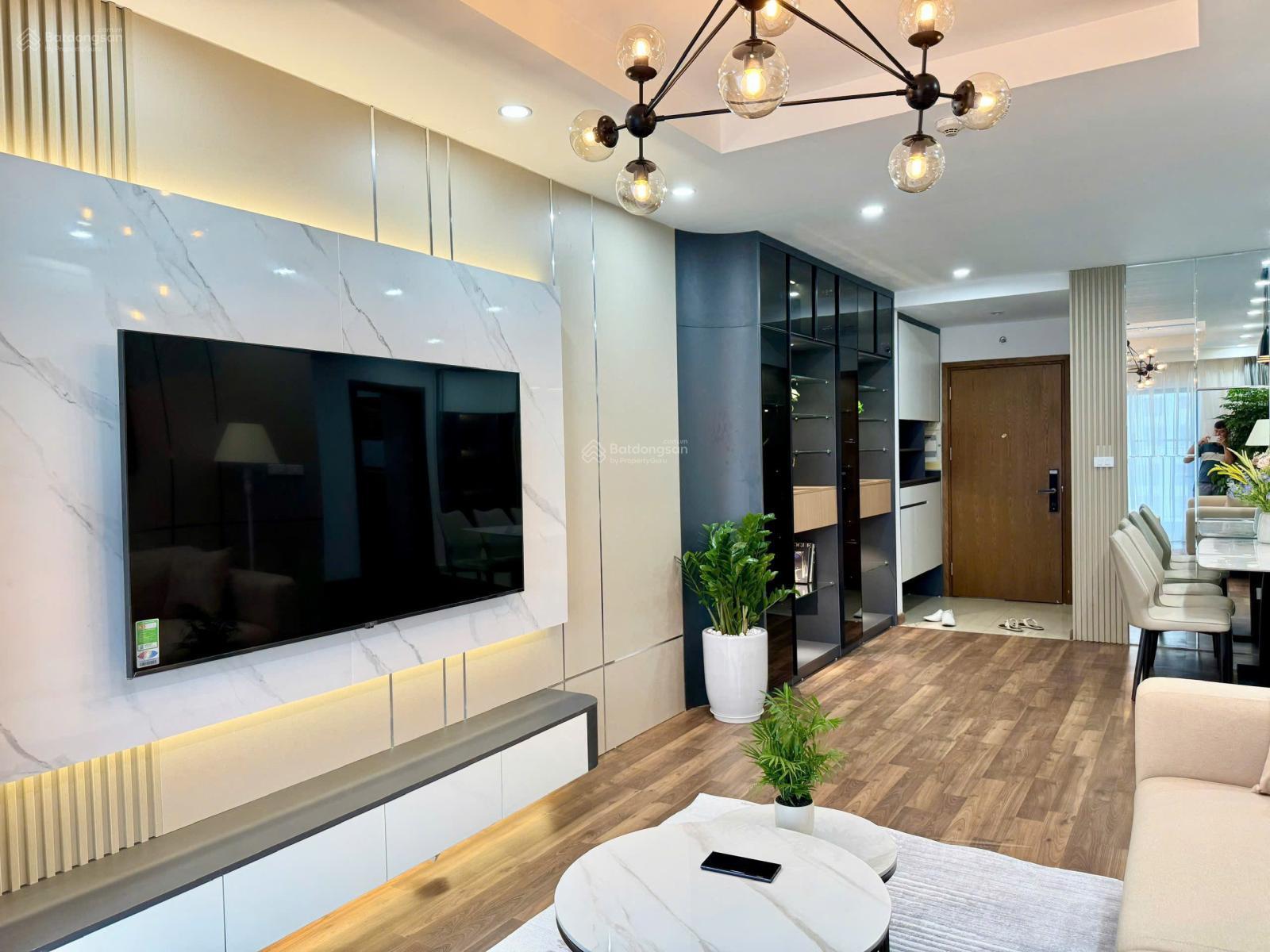 Chủ nhà chuyển đổi cần bán nhanh trước tết Căn 2N 134m R1 Royal City, nội thất đầu tư 2 tỷ, SĐCC