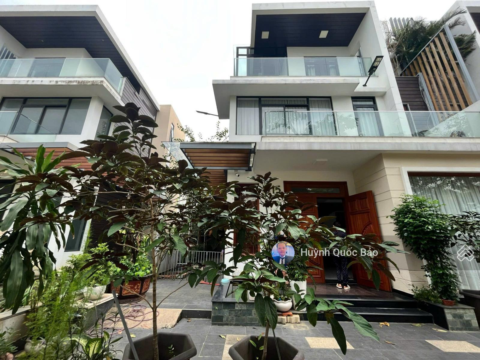 Cho thuê biệt thự G15 Lucasta Khang Điền làm văn phòng: 4PN, sàn 250m2, giá chỉ 32tr/tháng Cho thuê biệt thự G15 Lucasta Khang Điền làm văn phòng: 4PN, sàn 250m2, giá chỉ 32tr/tháng