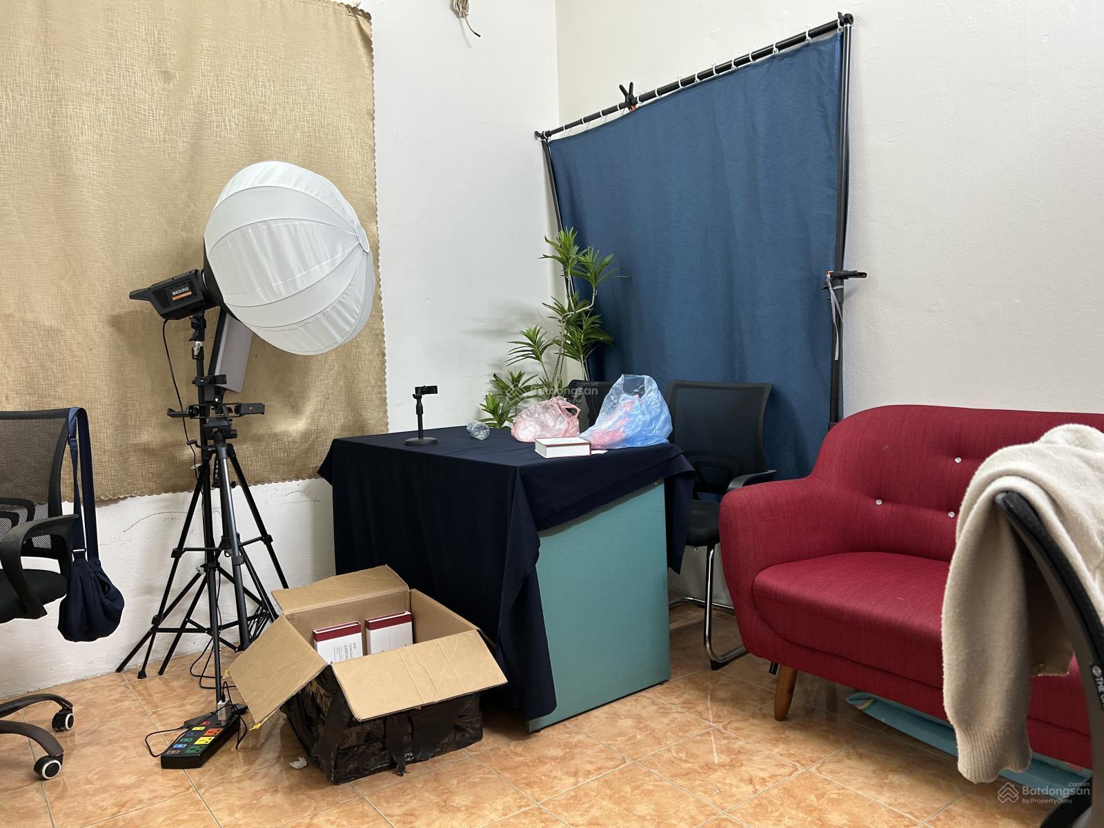 Chính chủ cho thuê căn hộ tầng 6 tòa N5B Hoàng Đạo Thúy - Cầu Giấy, dt 70m2 2PN, đồ cơ bản 11tr/th