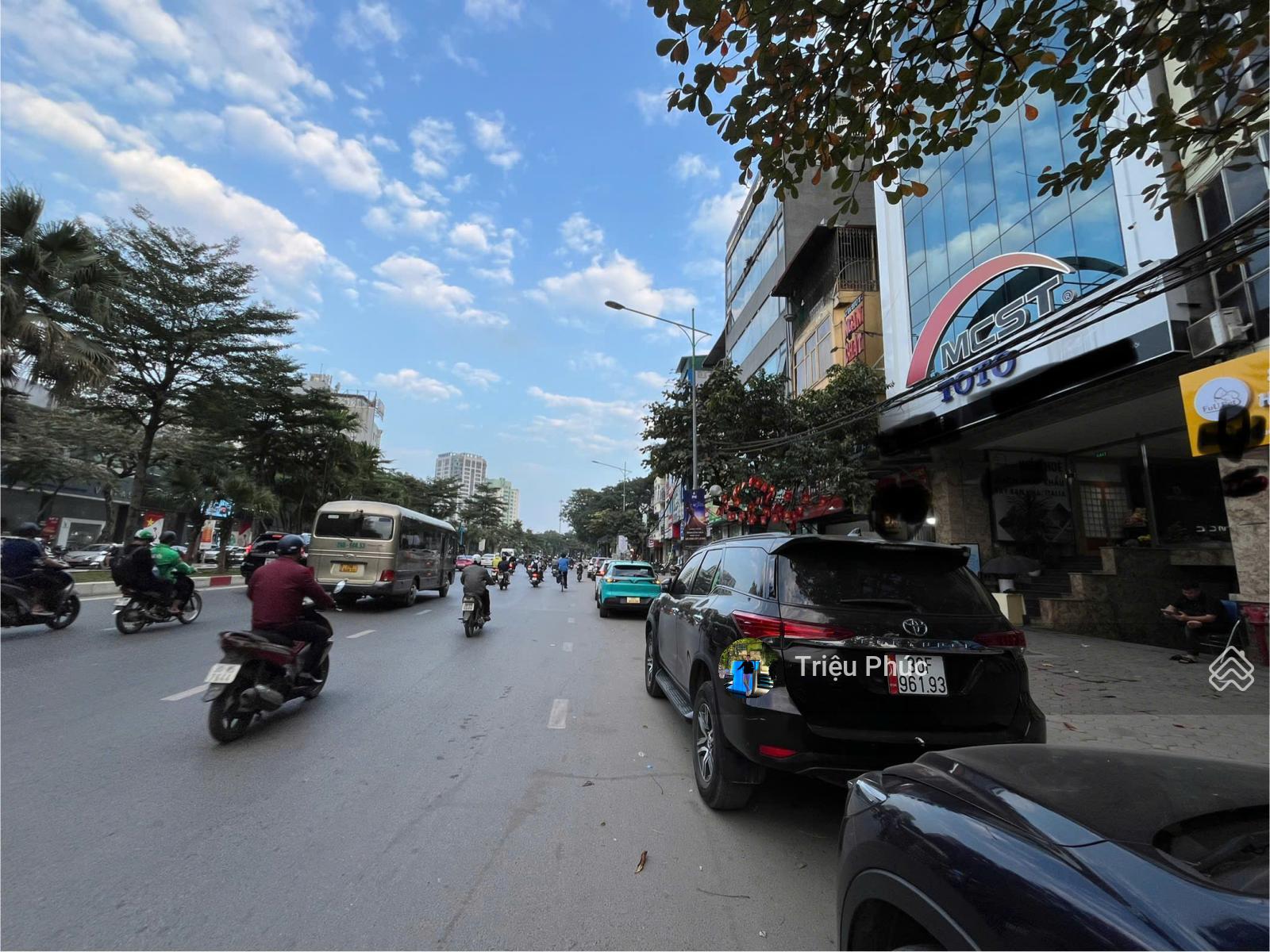 Bán tòa nhà mặt phố trung tâm Cầu Giấy - 255m² - 9 tầng thông sàn - MT 10m - đang cho thuê 3 tỷ/năm