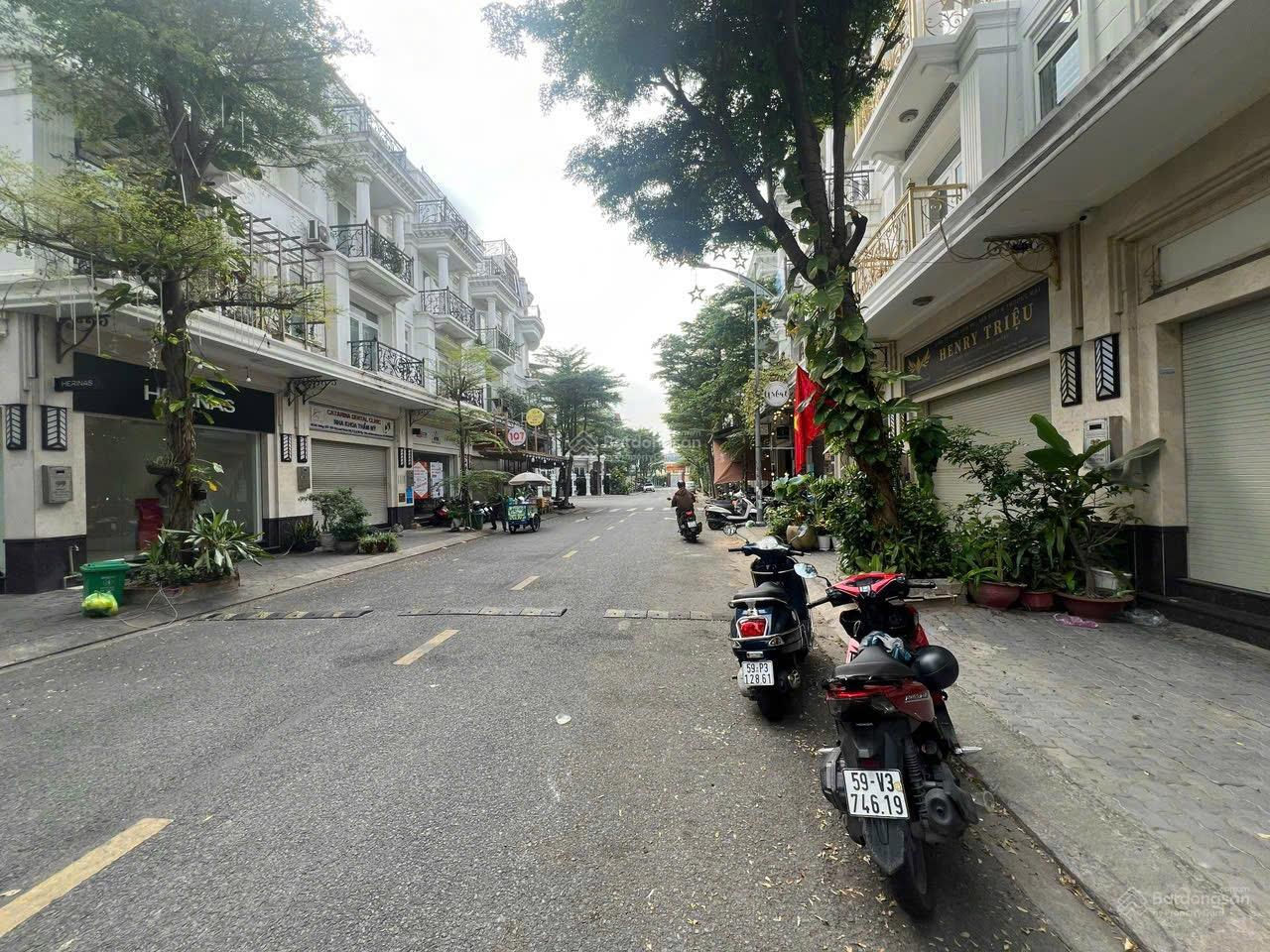 21 tỷ ! Góc 02 mặt tiền khu Cityland Center hills. 21 tỷ ! Góc 02 mặt tiền khu Cityland Center hills.