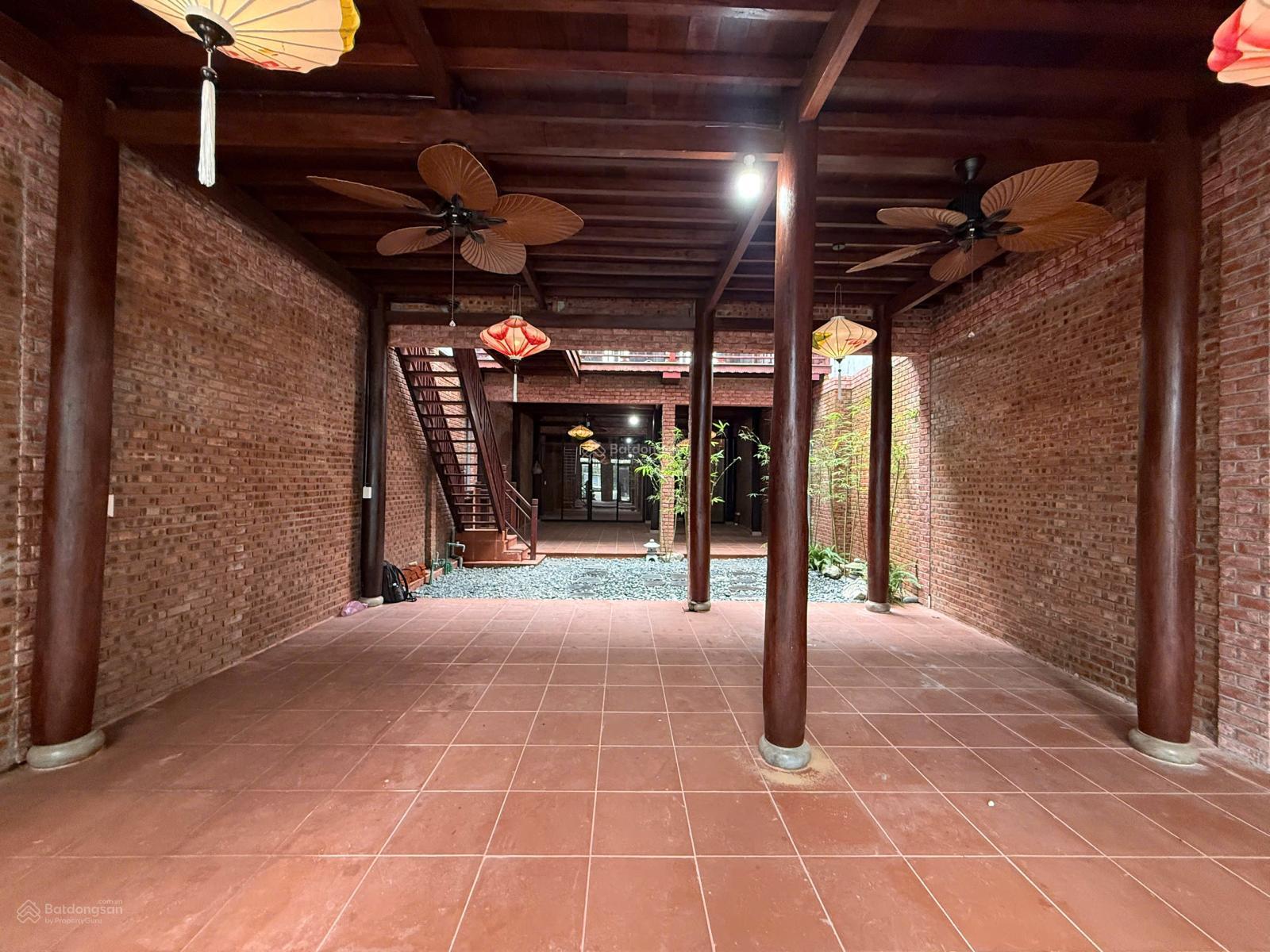 Cho thuê Mặt bằng kinh doanh 2 tầng đường Chính Hữu, DT 172m2, ngang 6m5, Phong cách nhà gỗ Hội An