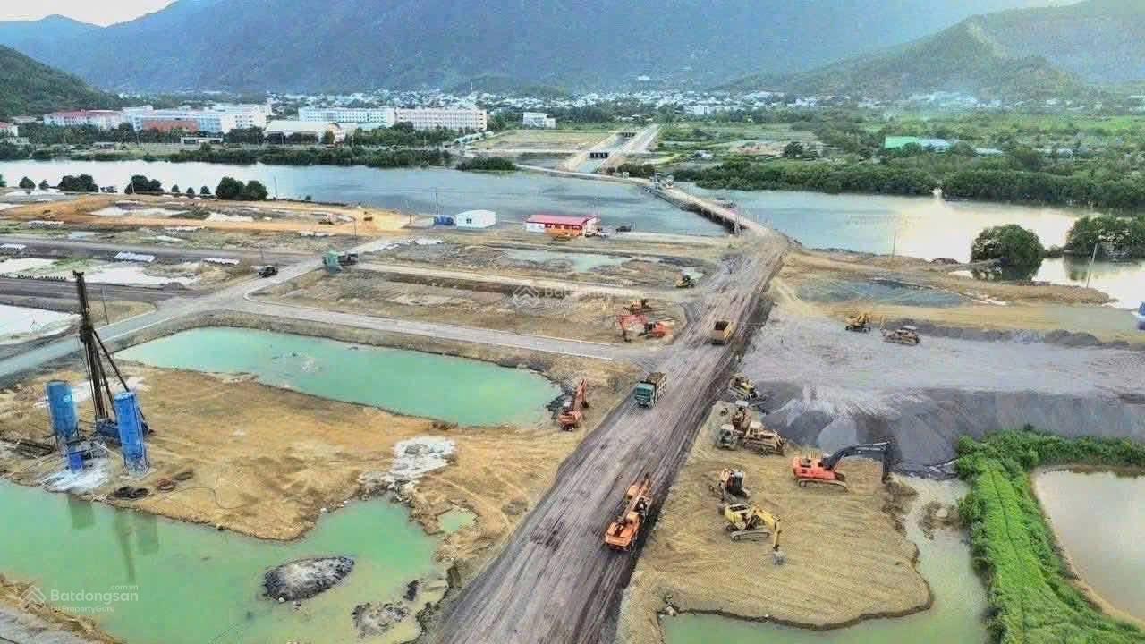 Duy nhất căn nhà phố cạnh công viên liền kề sông và khu villa - Chỉ hơn 12 tỷ sở hữu