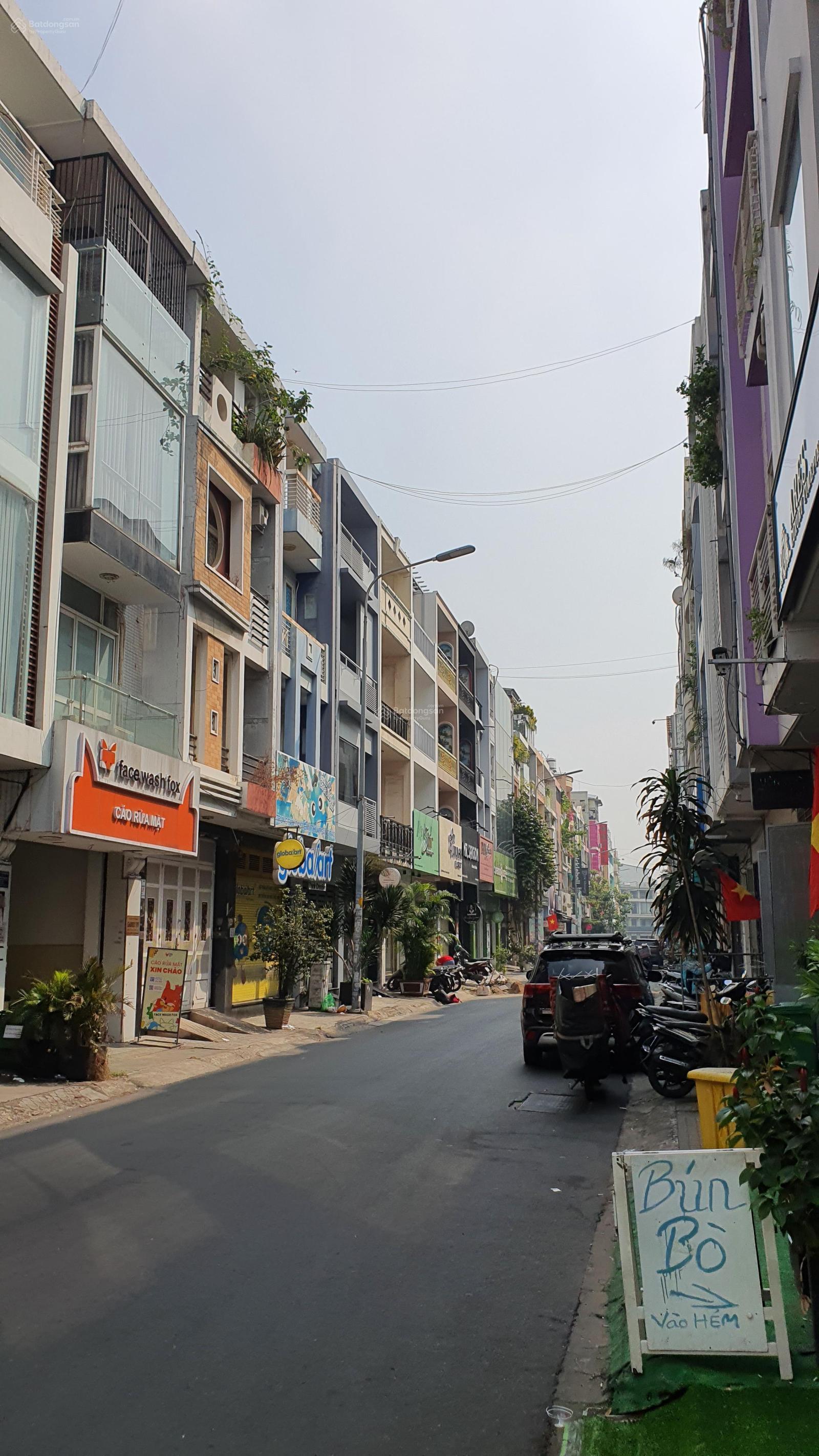 Cực hiếm! Nhà 5 tầng, mặt tiền Hoa Lan, ngang 4.5 m, có hầm để xe hơi, giá đầu tư.