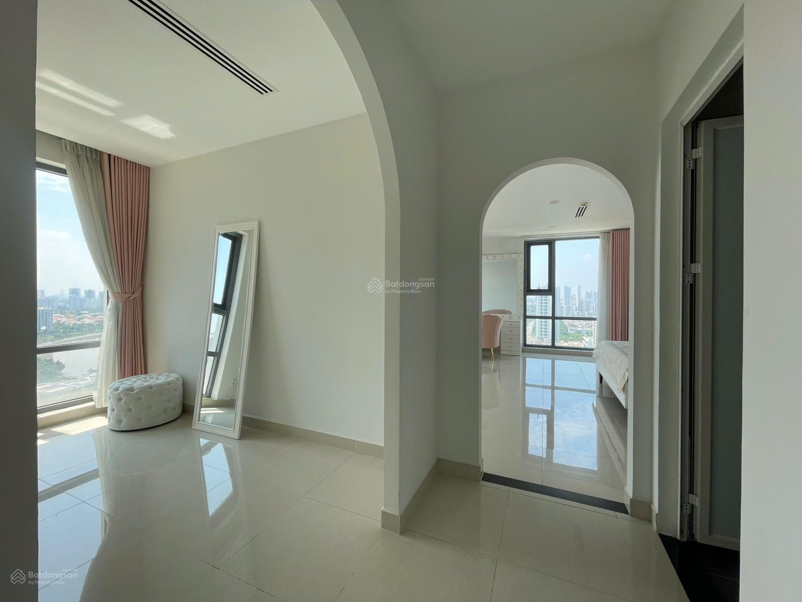 Bán OFFICETEL 111m giá chỉ có 11 tỷ Tại GOLDEN KING Số 15 Nguyễn Lương Bằng Phường Tân Phú Quận 7