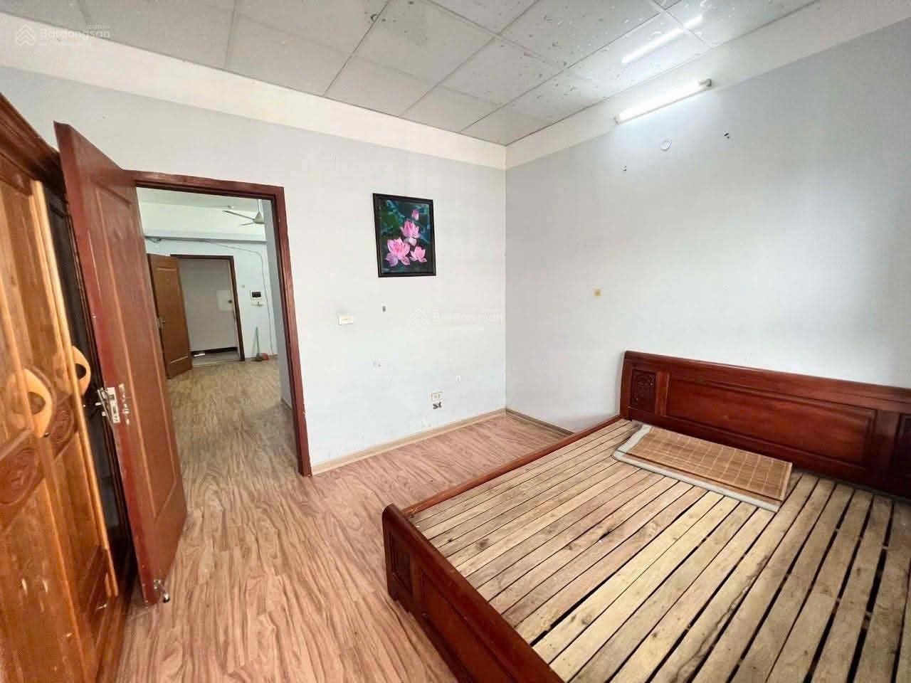 Siêu rẻ. Bán gấp căn hộ 42m2 tòa CT8 Đại Thanh HĐMB giá chỉ 1,96 tỷ. LH 0378 884 ***