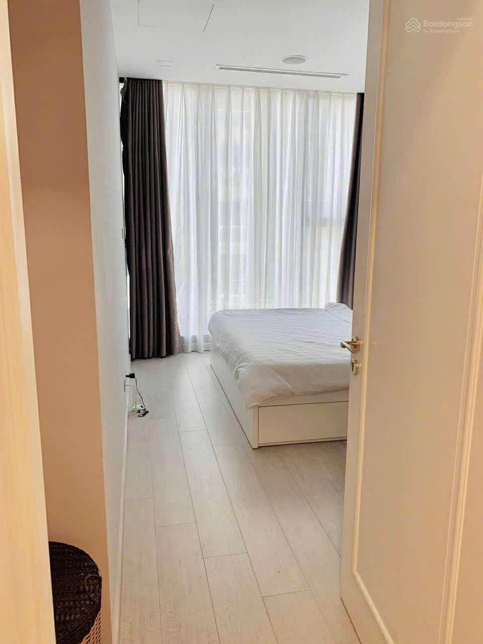 Bán gấp căn hộ 1PN, 1WC tại Vinhomes Golden River Ba Son, 9 tỷ, 53m2. Loại SHLD Lh 0907 478 ***