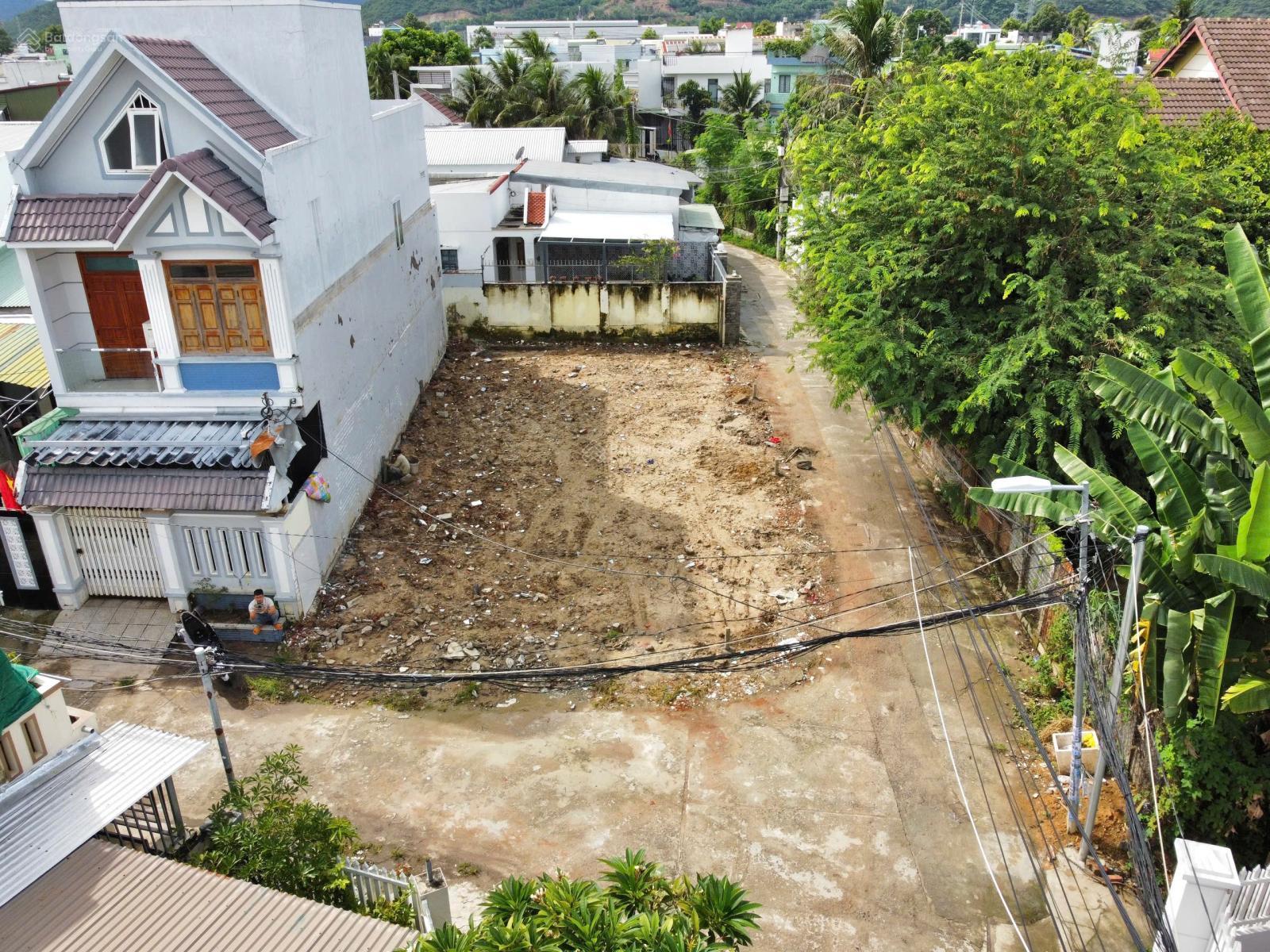 Bán đất góc 2 mặt tiền đường Nhà Nghĩa, p. Tây Nha Trang đường xe hơi thông thoáng