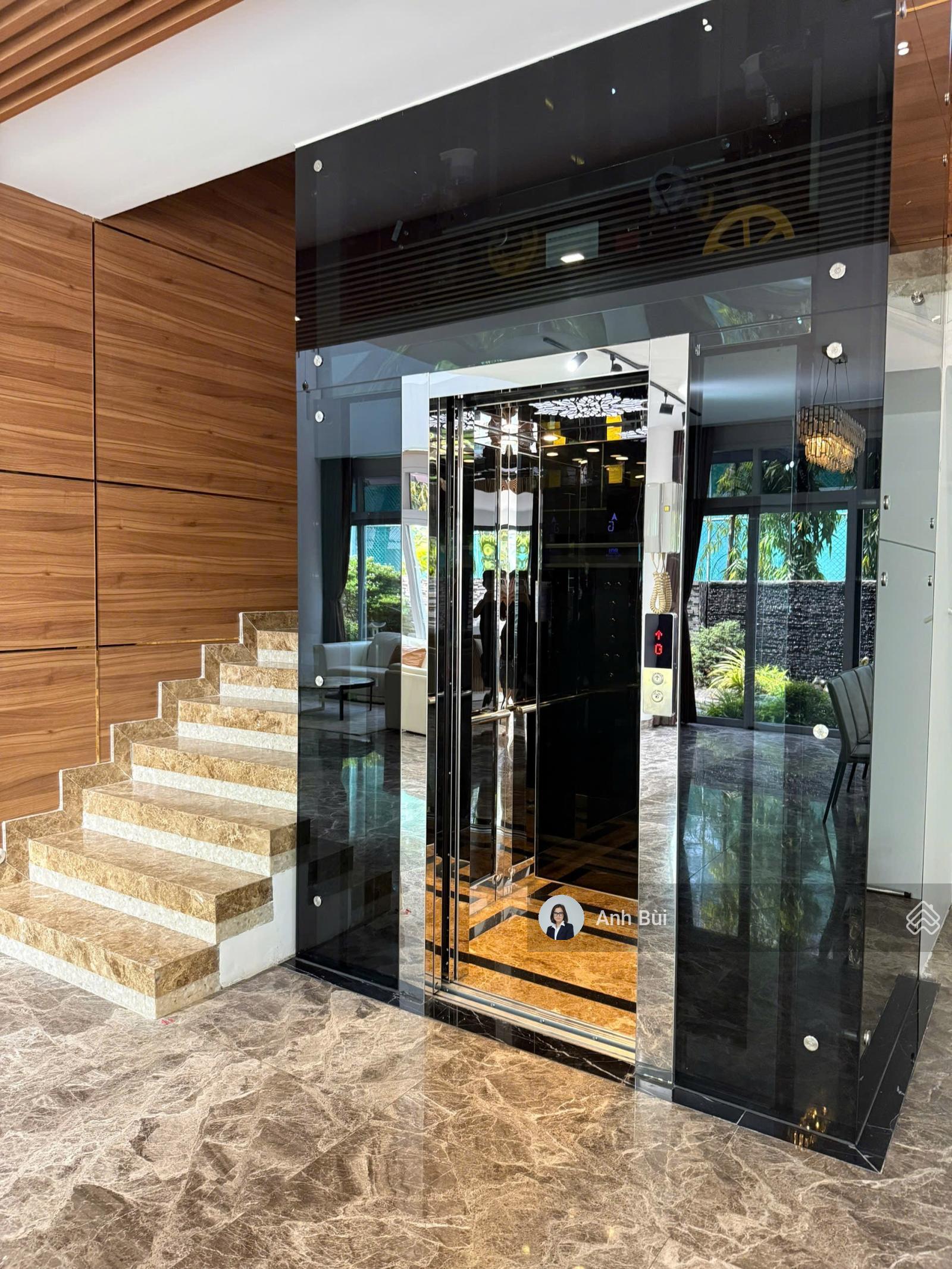 Villa góc 3 mặt thoáng DA Riviera Cove sát ngay The Global. DT 530m2. Nội thất cao cấp có thang máy