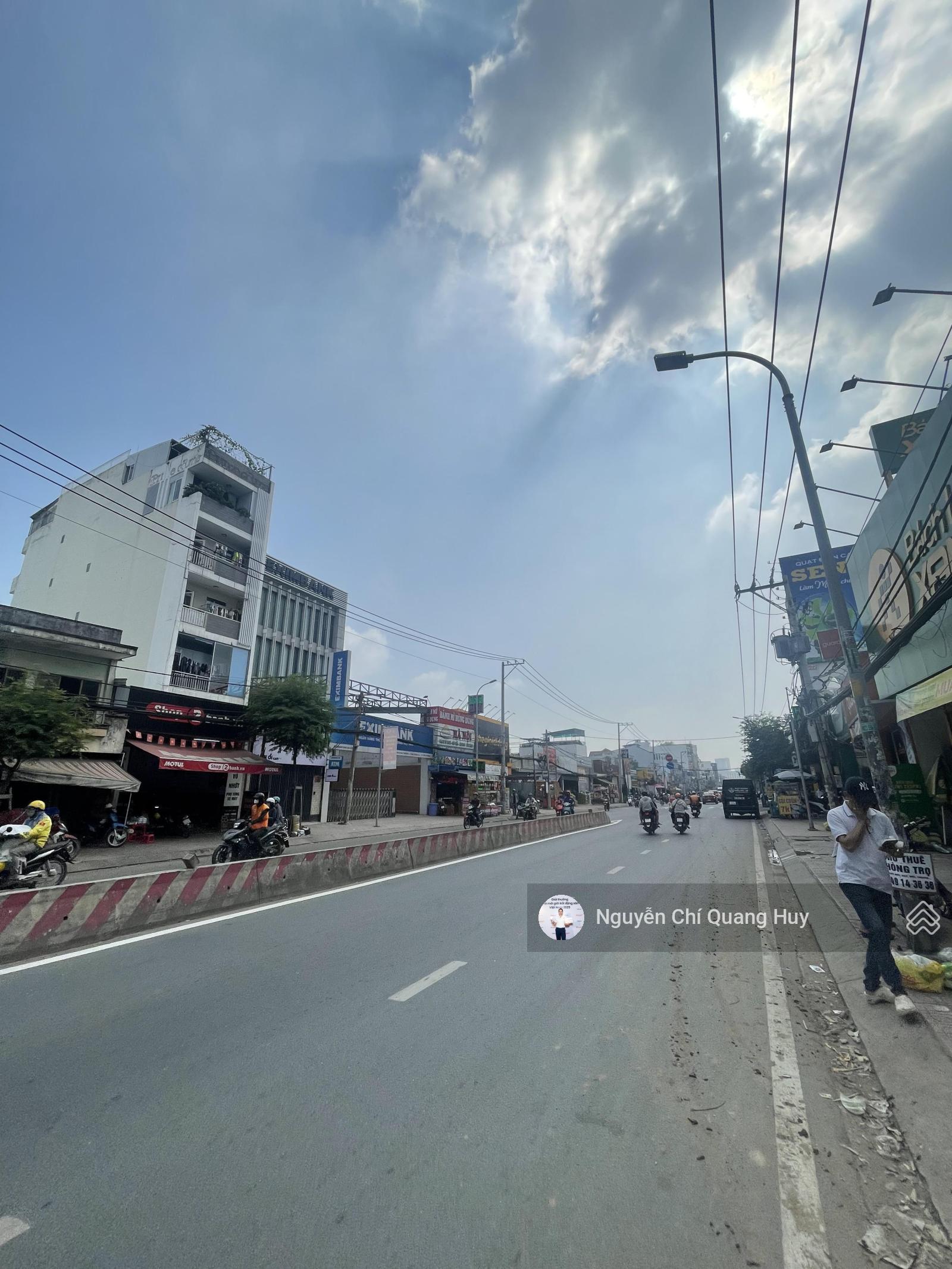 Nhà phố 5 tầng có thang máy - Mặt tiền đường Huỳnh Tấn Phát vị trí đắc địa ngã tư Phú Thuận Quận 7