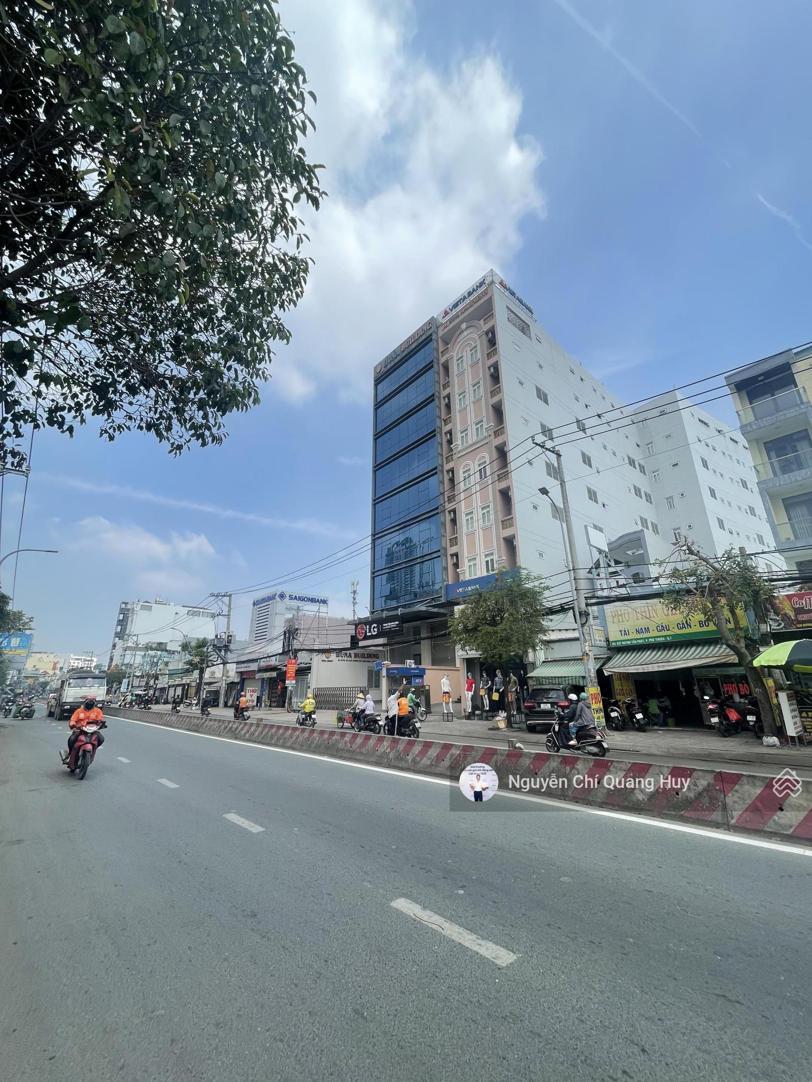 Nhà phố 5 tầng có thang máy - Mặt tiền đường Huỳnh Tấn Phát vị trí đắc địa ngã tư Phú Thuận Quận 7