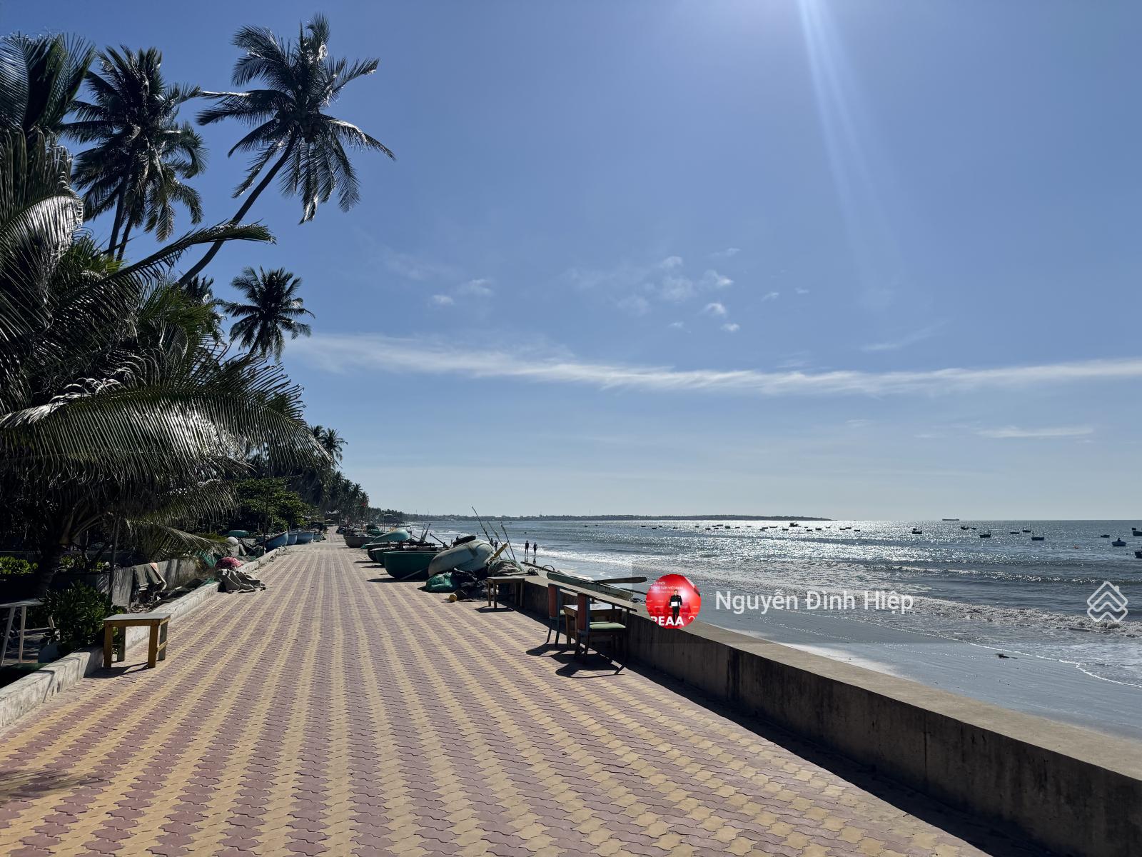 Bán 300m2 thổ cư 100% mặt tiền biển Hoà Bình, Hàm Tiến khu phố Tây vip