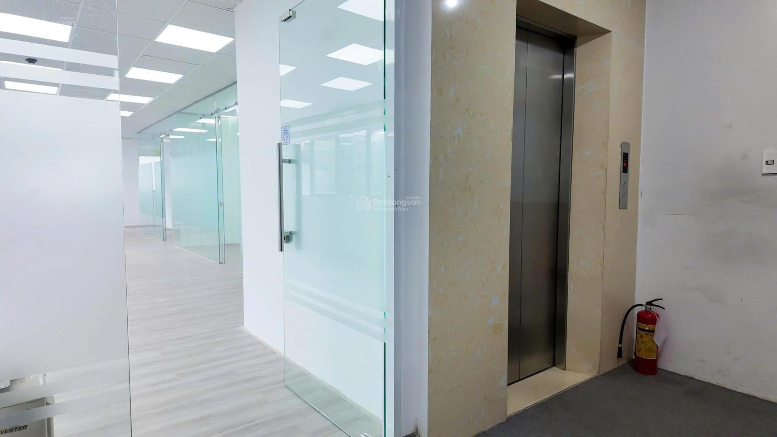 Văn phòng Q3 full giá 37 triệu (105m2) tòa nhà VP mặt tiền Võ Văn Tần