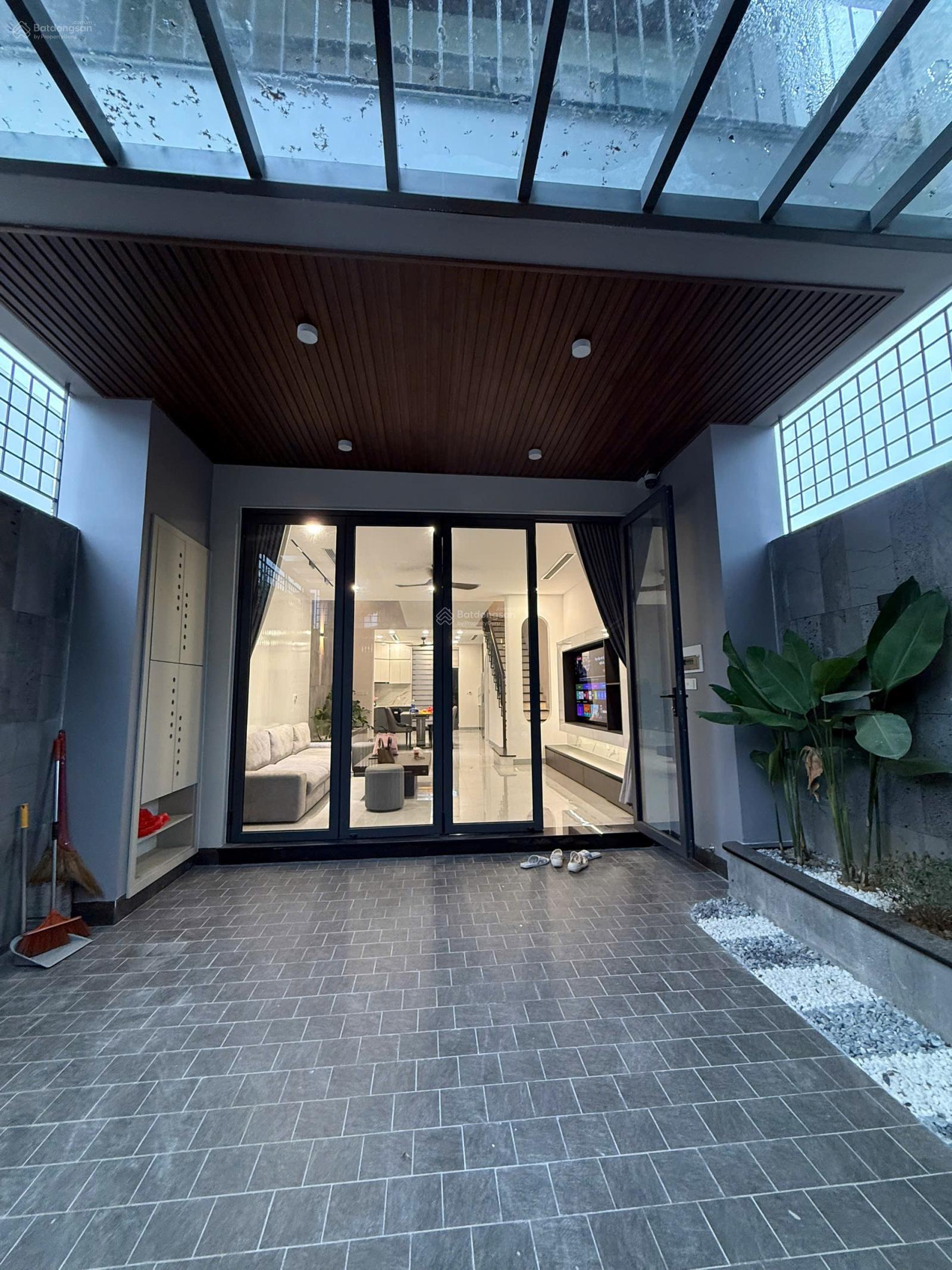 Nhà đẹp KDT Mỹ Gia mới hiện đại, gần công viên, có hệ thống máy lạnh âm trần