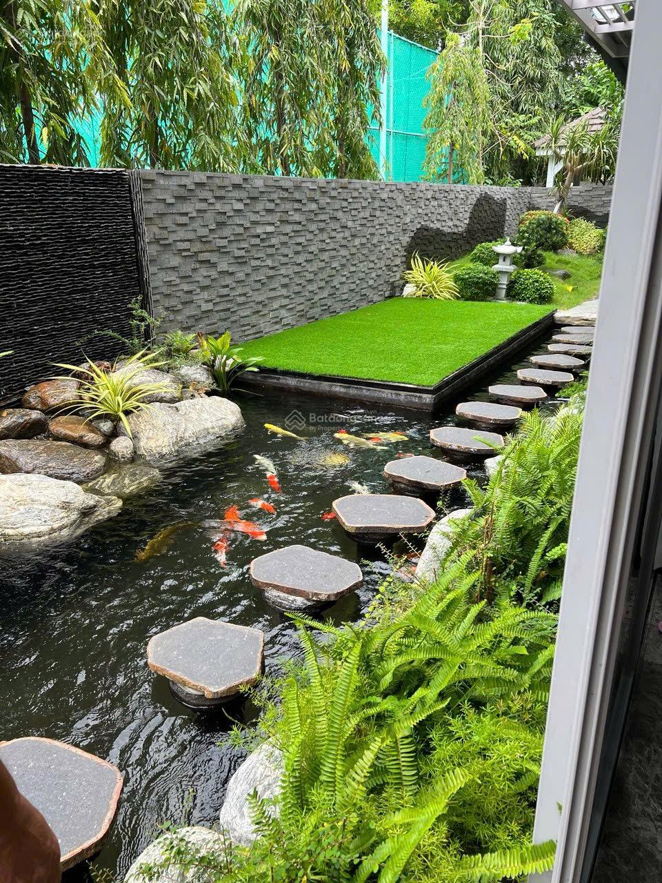 Riviera Cove căn góc 2.mặt tiền. DT 530m2. Nhà hoàn thiện nội thất cao cấp. Sổ hồng riêng.Giá 63 tỷ