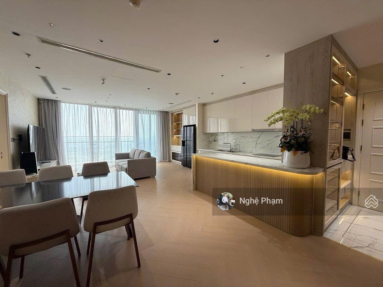 Cần cho thuê căn hộ 3PN Vinhomes Golden River Ba Son. View trực diện sông, nội thất cao cấp.