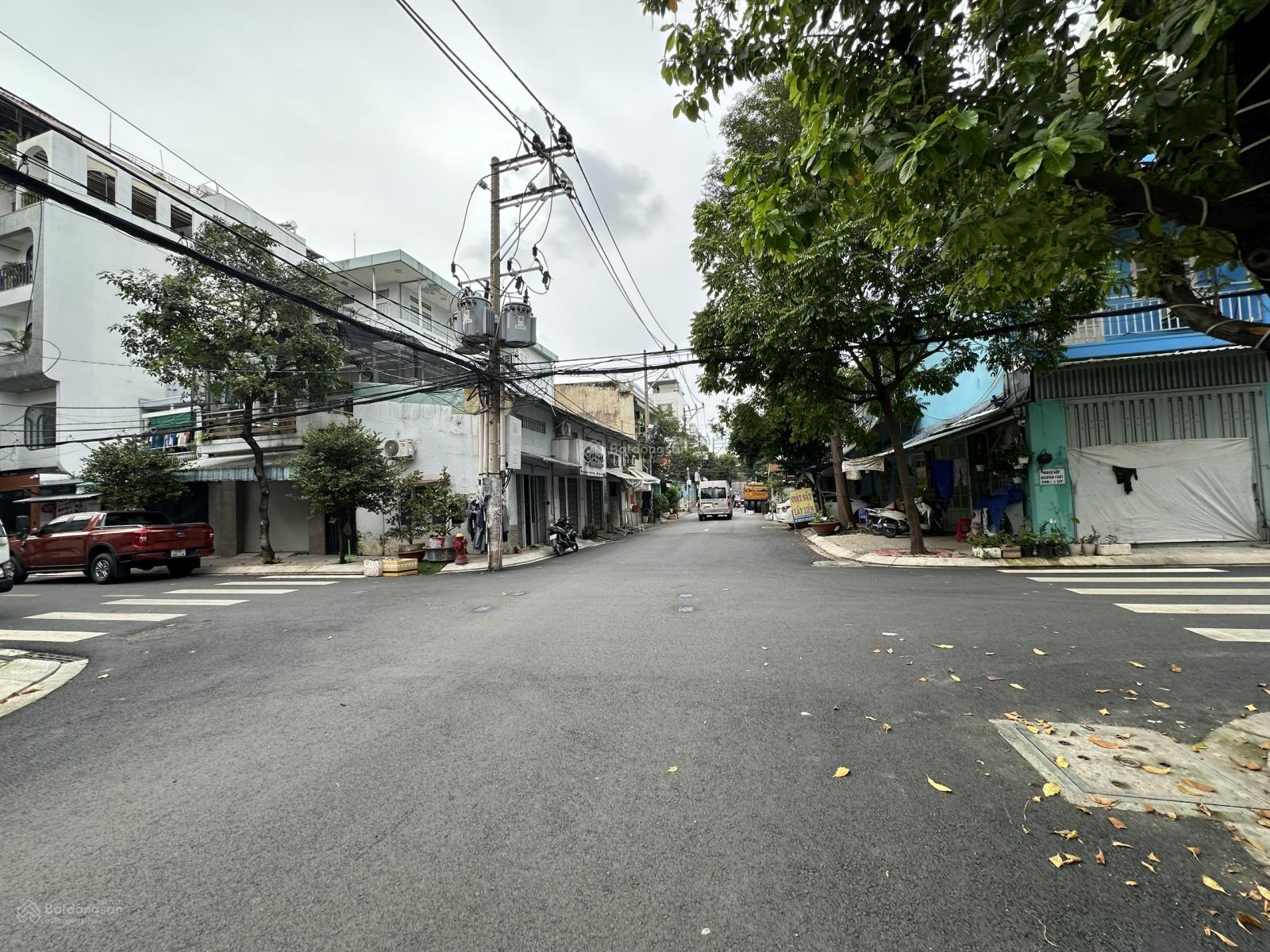 Cặp MT Đỗ Bí - P. Phú Thạnh - DT 8m x 18m - Cấp 4 tiện xây mới - giá 18.7 tỷ TL