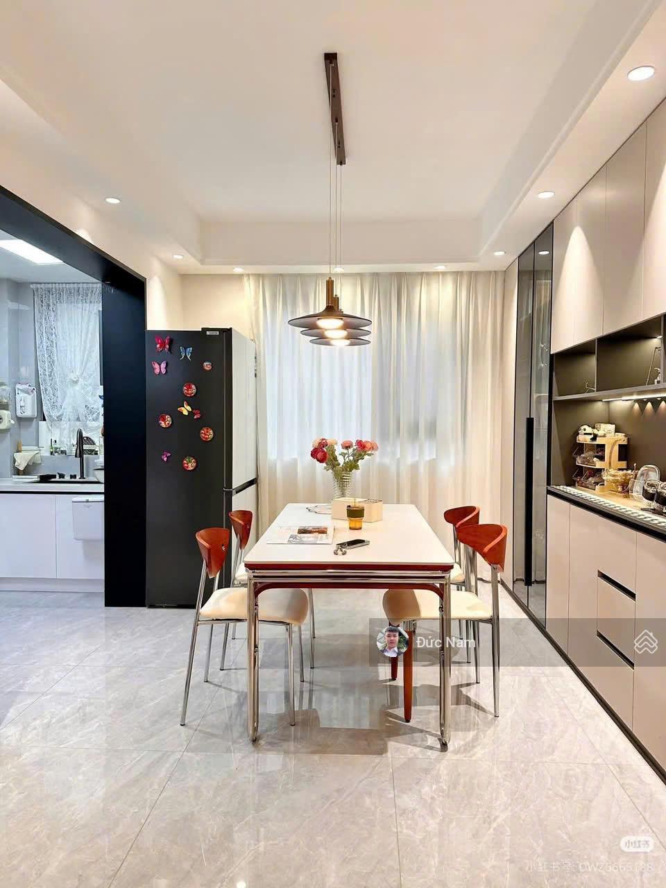 Chính chủ nhờ bán CHCC D'. Le Roi Soleil 59 Xuân Diệu, Tây Hồ, 82m2, 2pn đủ đồ đẹp, giá 15 tỷ có TL Chính chủ nhờ bán CHCC D'. Le Roi Soleil 59 Xuân Diệu, Tây Hồ, 82m2, 2pn đủ đồ đẹp, giá 15 tỷ có TL