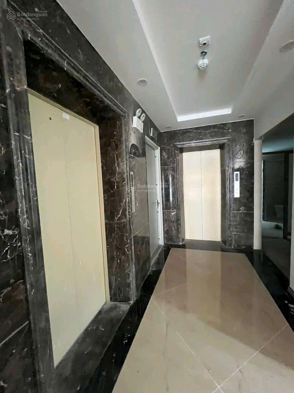 Bán toà nhà VP mặt phố Ngô Gia Tự lưu thông phố Nguyễn Văn Cừ thông sàn thang máy