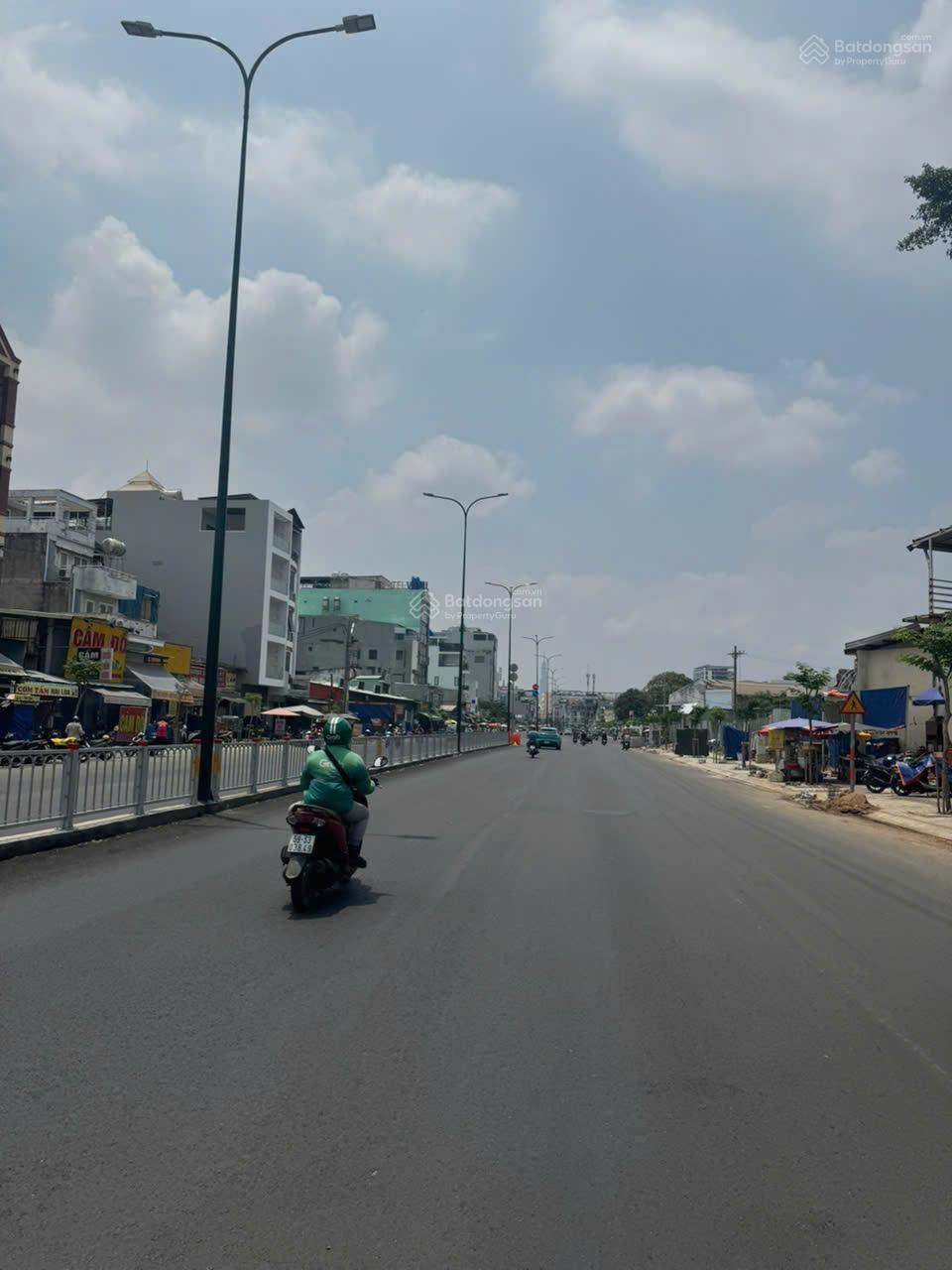 Chính chủ bán gấp nhà MT Dương Quảng Hàm P5 GV DT 5.5x16m vuông vức giá 26 tỷ LH 0937 405 *** Chính chủ bán gấp nhà MT Dương Quảng Hàm P5 GV DT 5.5x16m vuông vức giá 26 tỷ LH 0937 405 ***