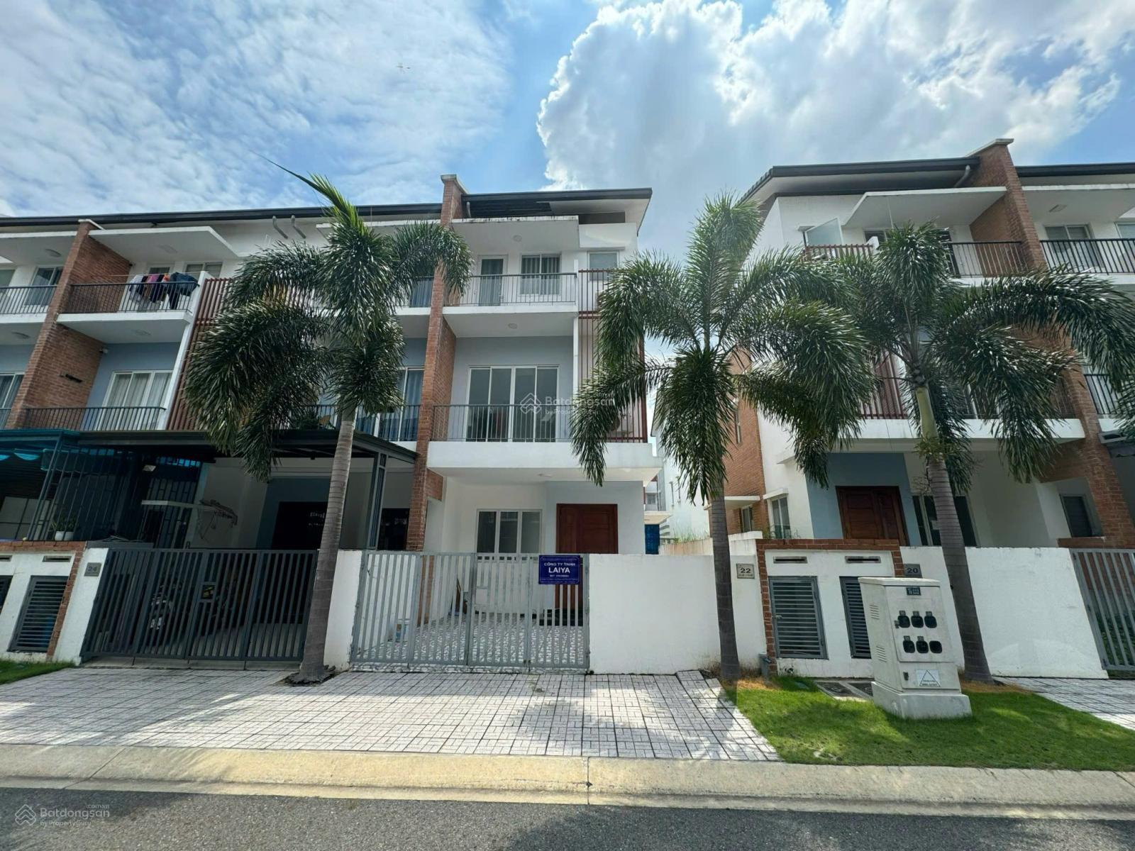 BÁN NHÀ PHỐ SUN CASA HÒA PHÚ CĂN GỐC GIỮA HIẾM DT 7x16 Hoàn thiện cơ bản giá 3.9 tỷ