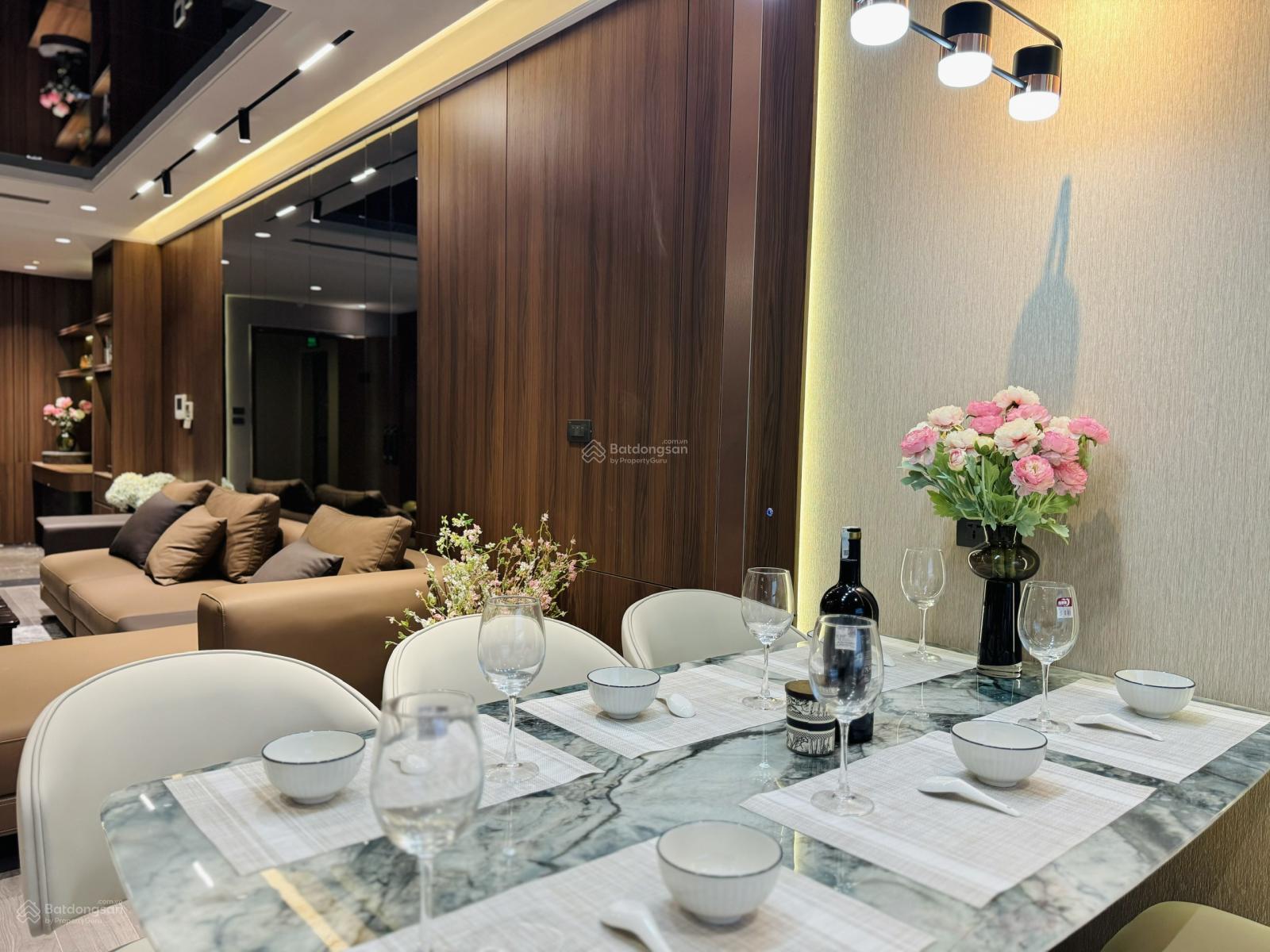 Bán căn 2N 96m2 full nội thất cao cấp 6* view đẹp tại dự án FLC Cầu Giấy