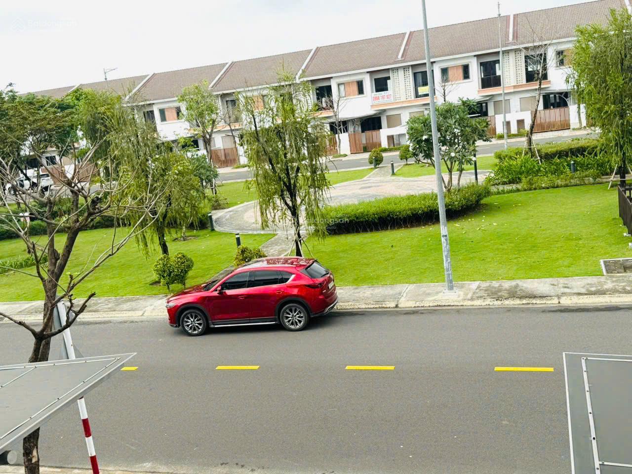 Chính chủ cho thuê Biệt thự 4PN-4WC, nhà mới 100% tại Sun Casa Central, Vsip 2. LH: 0986 196 *** Chính chủ cho thuê Biệt thự 4PN-4WC, nhà mới 100% tại Sun Casa Central, Vsip 2. LH: 0986 196 ***