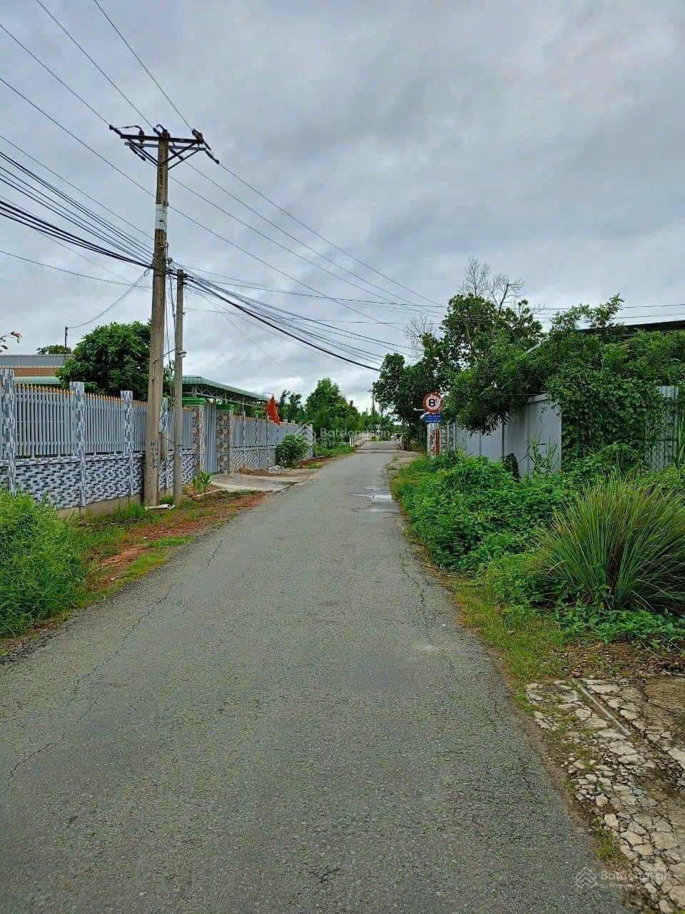 Bán lô đất 120m2 full thổ - TT Thanh Vĩnh Đông - đường nhựa Ao Sen -Bà Hùng 6m - giá sốc 850tr