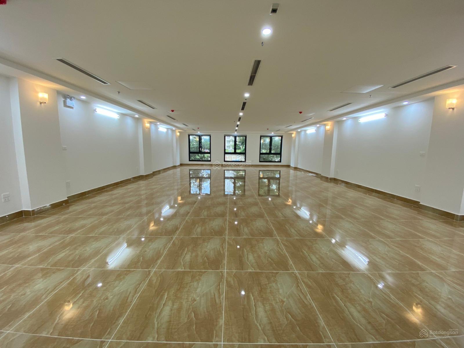 Cho thuê mặt phố TRUNG HÒA.DT : 136 M * 5 Tầng,MT: 5.5 M.THÔNG SÀN,THANG MÁY.cho thuê mọi mô hình