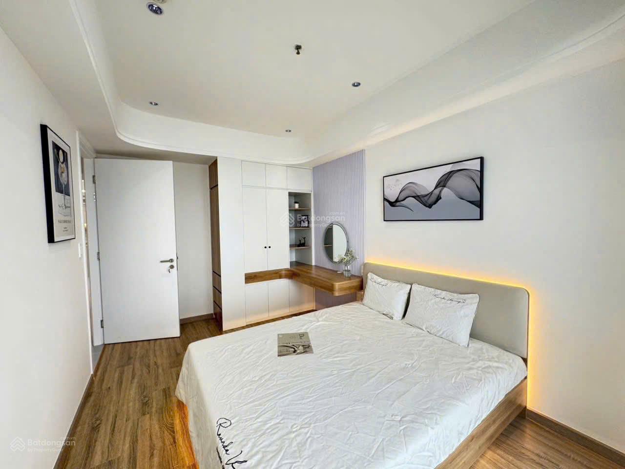 Cần cho thuê nhanh căn hộ Star Hill, PMH, Q7, 3PN nhà đẹp, giá rẻ. LH: 0914 574 *** (Em Thao)