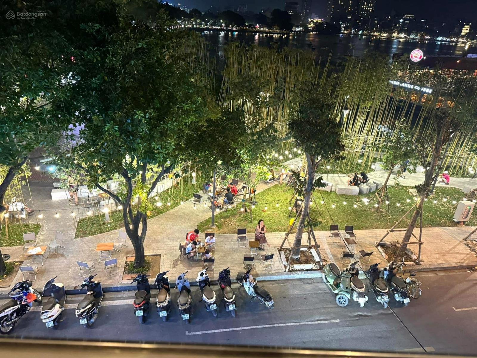 Chính chủ cần bán gấp nhà mặt phố Trấn Vũ vừa ở vừa KD, diện tích 28m2 x 6 tầng, 1 tum, MT 3,2m