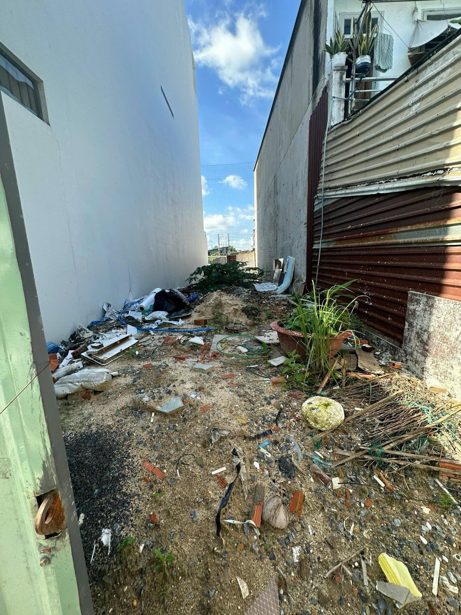 Nhà 1/ đường Số 16, P. BHH, Q. Bình Tân, DT: 4x23m, nhà nát tiện xây mới, hẻm 5m