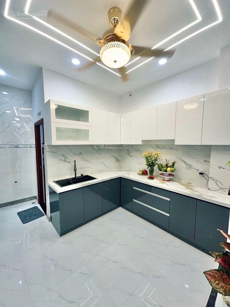 Bán nhà mới mặt tiền kinh doanh Nguyễn Văn Khối P8 Gò Vấp, ngay Emart Phan Huy Ích, 3 tầng, 4pn