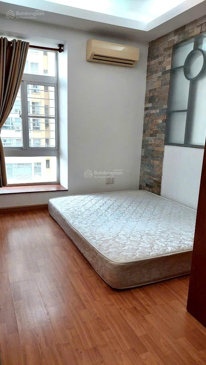 Cho thuê Sky Garden 3 phòng ngủ, view hồ bơi, giá 13,5tr, miễn phí gửi xe, cách trường Rmit 1km