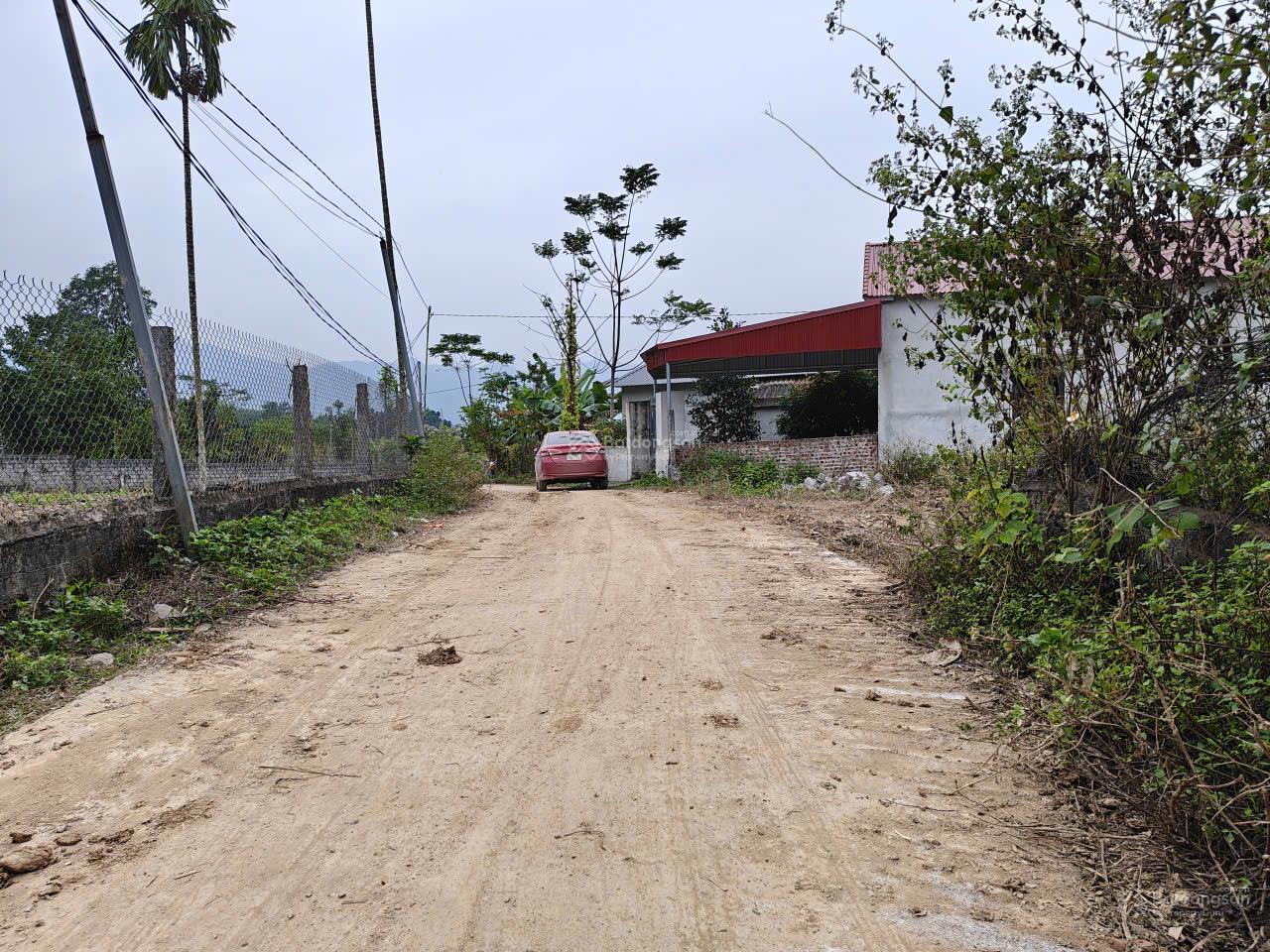 Lô góc 2 mặt tiền hàng bám suối cực hiếm tại Yên Lập, MT 20m bám đường bê tông, dân cư đông giàu có