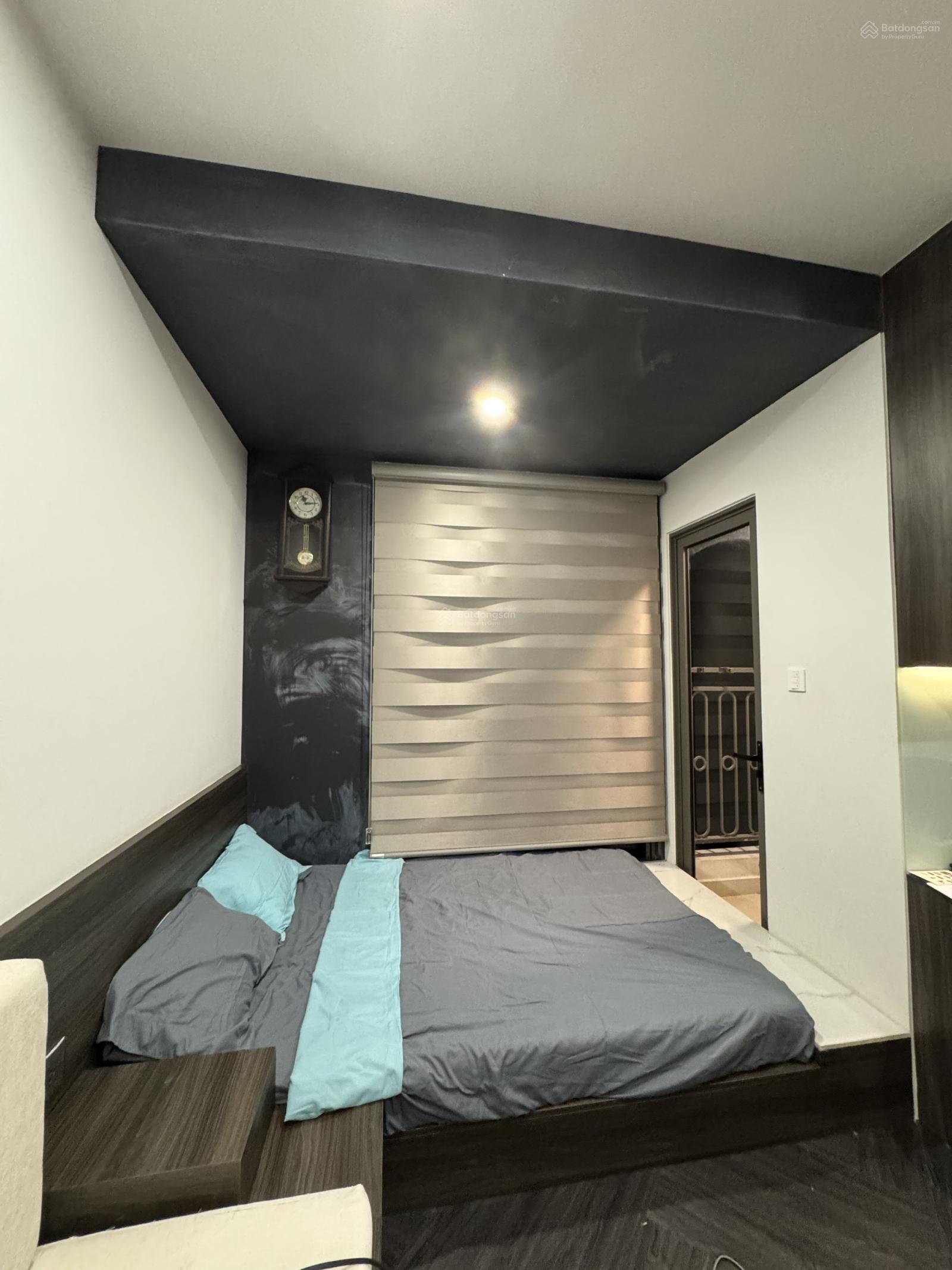 Thuê Saigon Royal 1PN 35m2 mới 100% tone đen vintage ngay Bến Vân Đồn quận 4 sát Q1 LH 0775 924 ***