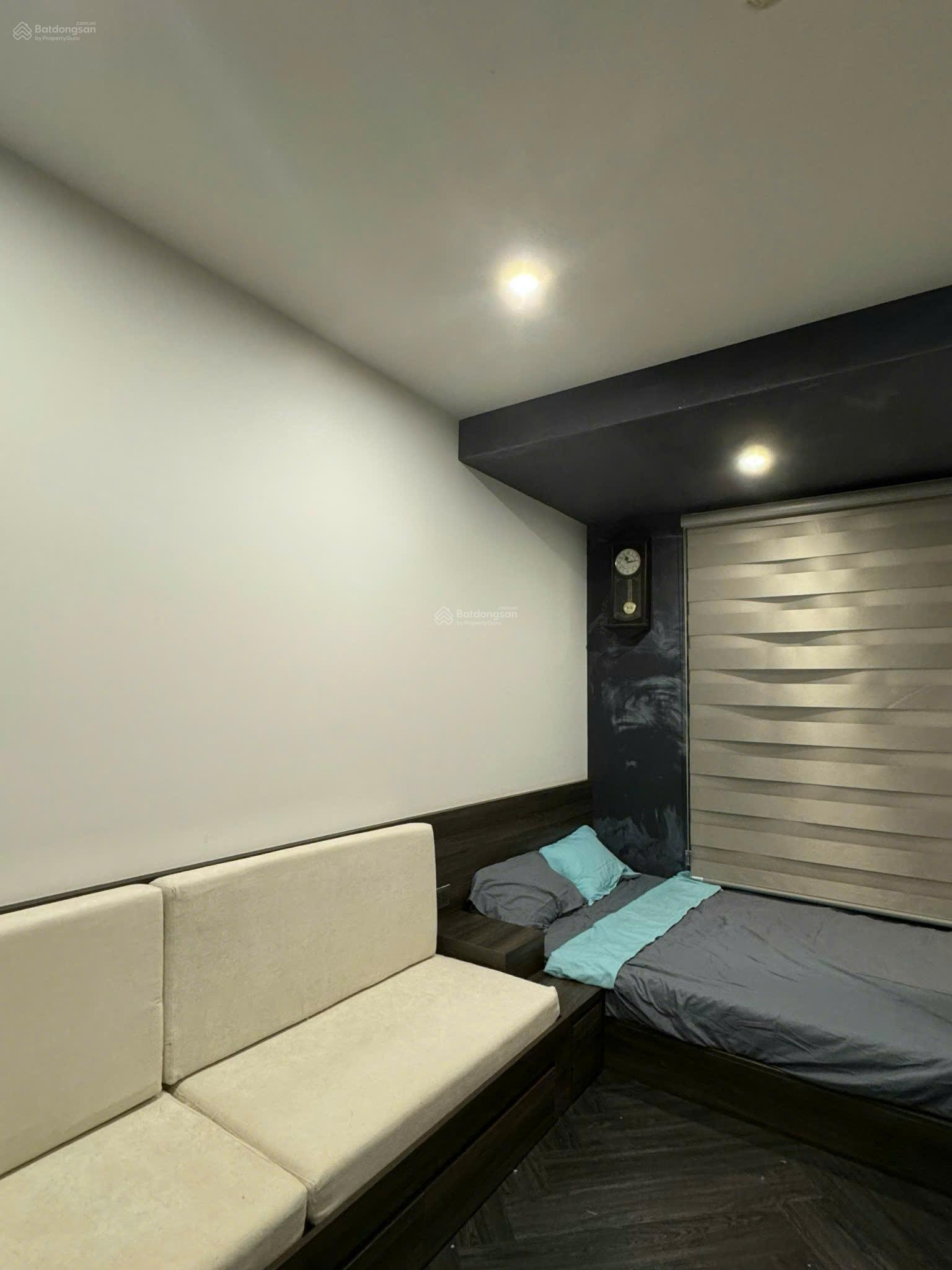 Thuê Saigon Royal 1PN 35m2 mới 100% tone đen vintage ngay Bến Vân Đồn quận 4 sát Q1 LH 0775 924 ***