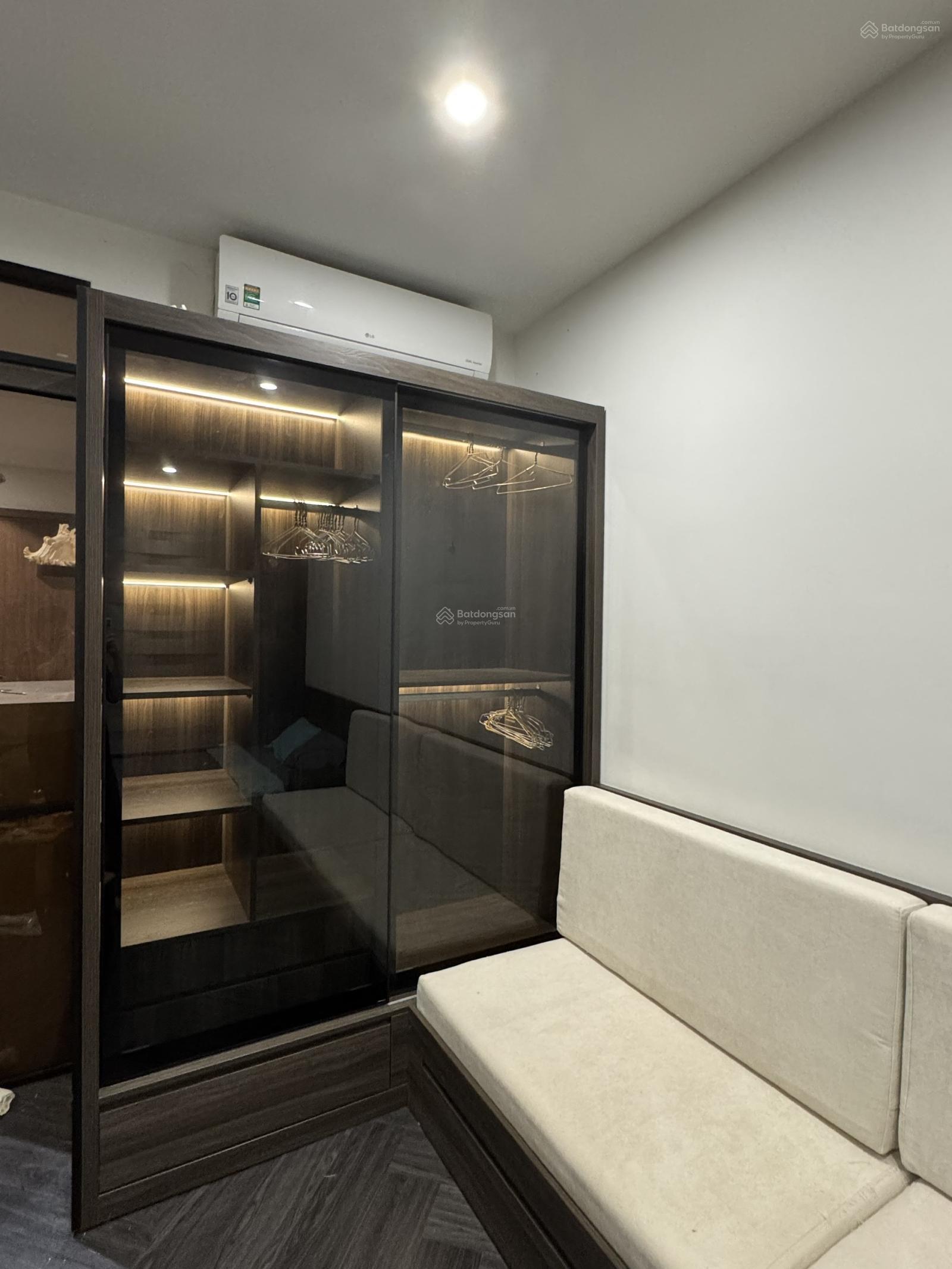 Thuê Saigon Royal 1PN 35m2 mới 100% tone đen vintage ngay Bến Vân Đồn quận 4 sát Q1 LH 0775 924 ***