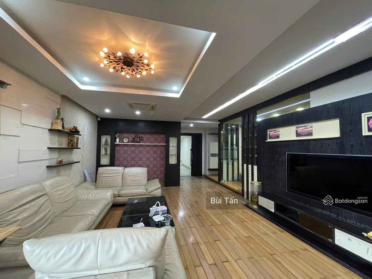 Bán gấp căn hộ chung cư tòa M5 Nguyễn Chí Thanh DT 133m2, 3 phòng ngủ, tầng đẹp, view hồ Thành Công Bán gấp căn hộ chung cư tòa M5 Nguyễn Chí Thanh DT 133m2, 3 phòng ngủ, tầng đẹp, view hồ Thành Công