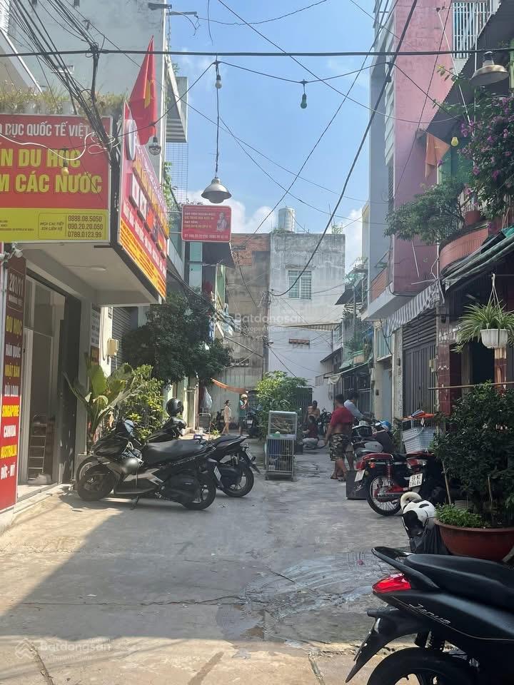 Bán nhà Khuông việt Đầm Sen 4,3m * 14 đẹp rộng rẻ nhất khu vực giá hấp dẫn 5,8 tỷ